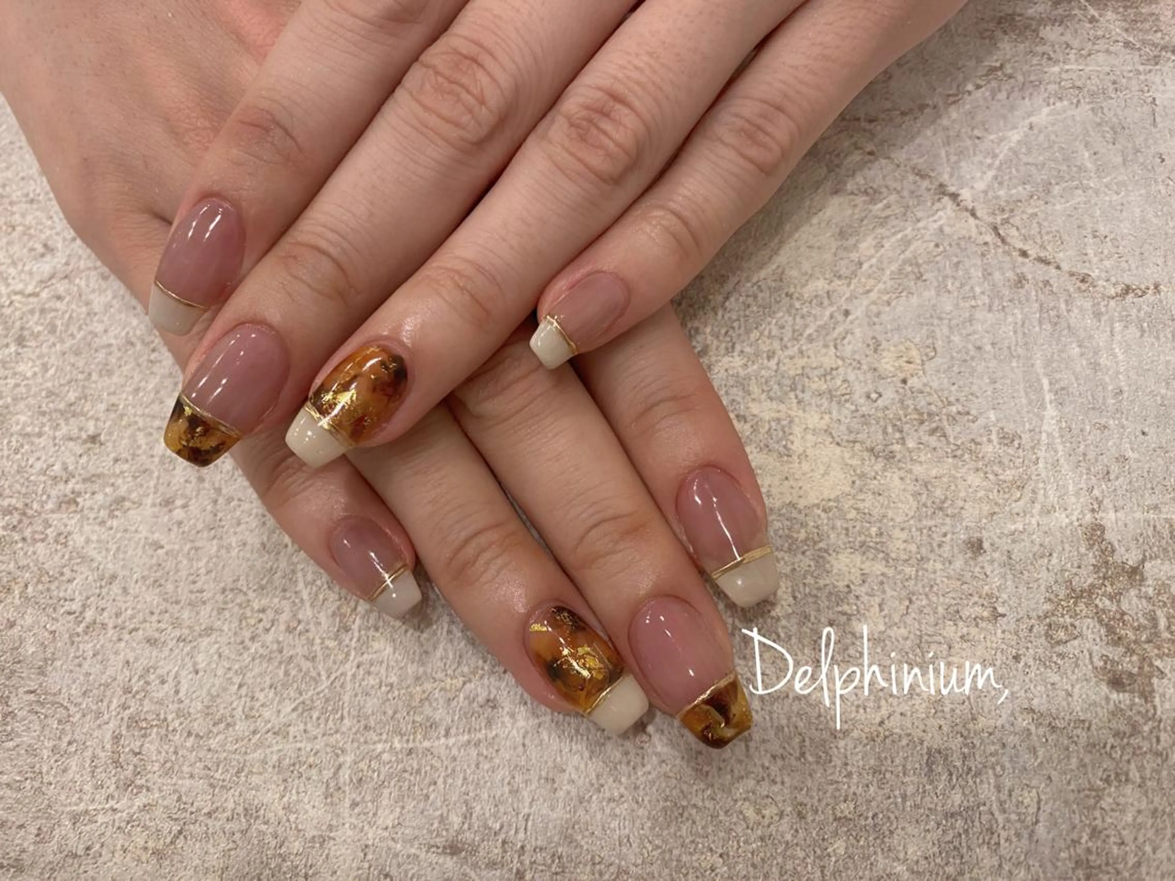 ネイル べっ甲ネイル カジュアル ピンク ハンドネイル 岡本 友恵のネイルデザイン