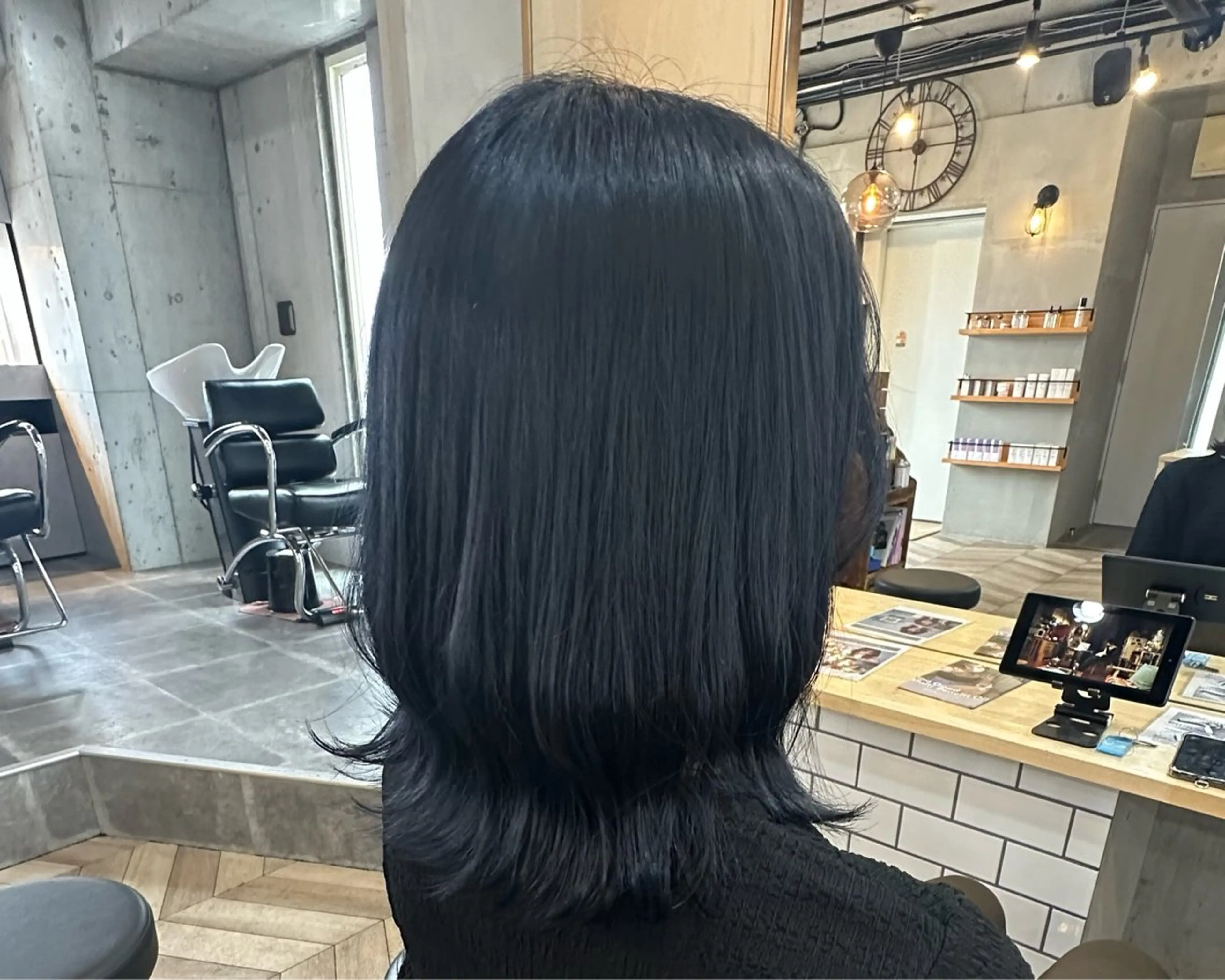 カラー 黒髪 ブルーカラー ブルーブラック Angelica 内海  遥奈のヘアスタイル