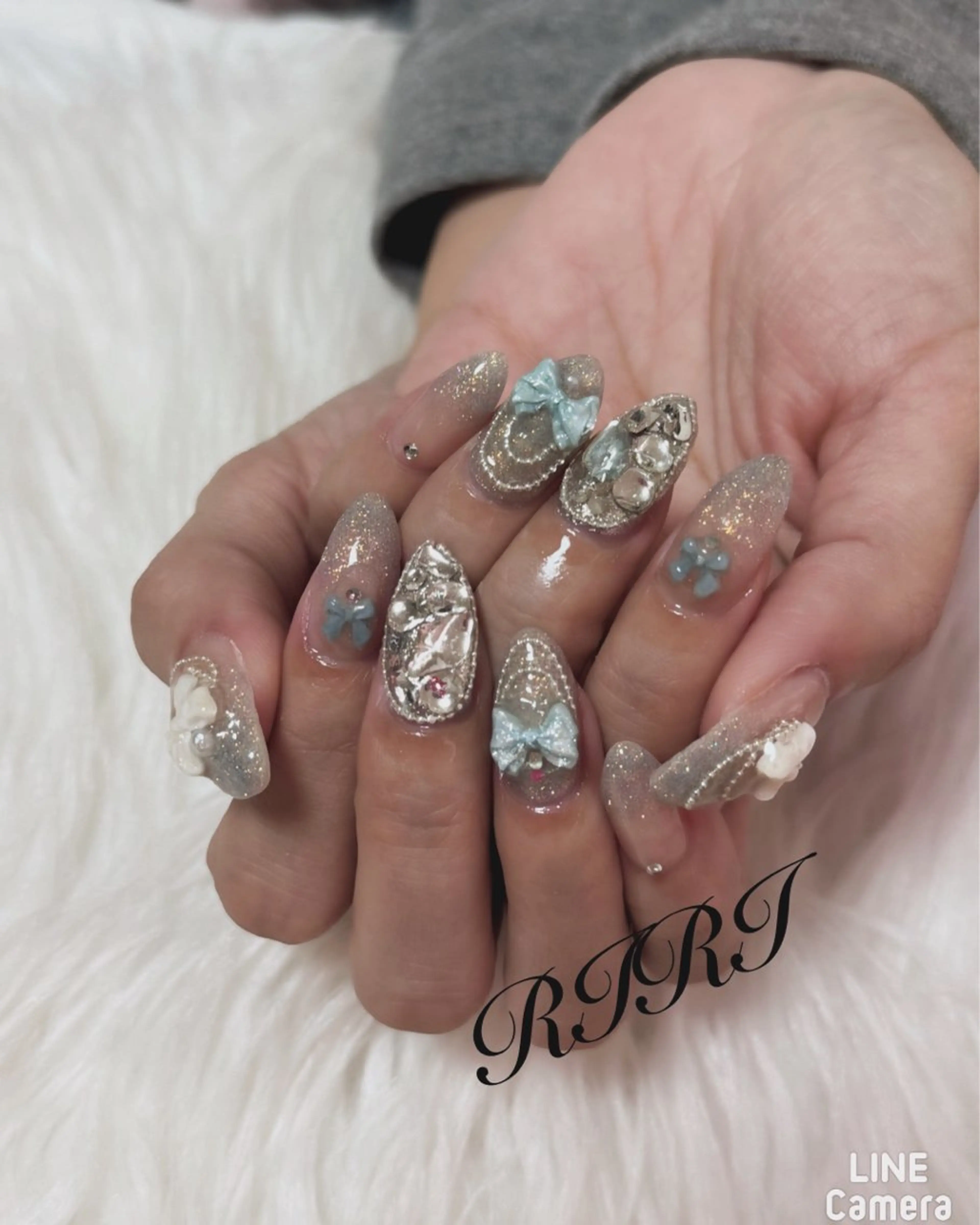 ネイル ブルー ジェルネイル キラキラネイル 韓国ネイル ラメ(グリッター) ハンドネイル riri オーナーのネイルデザイン