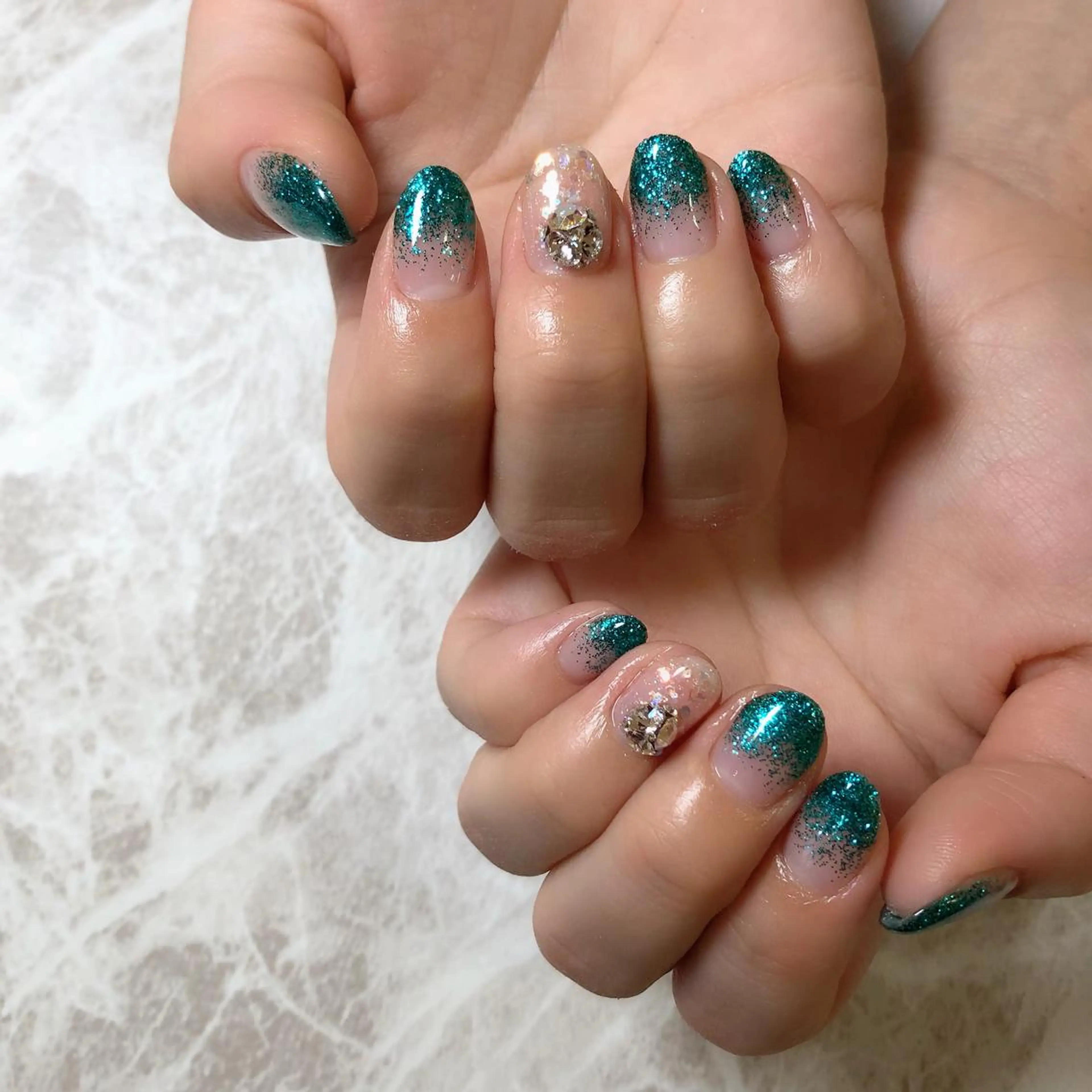 ネイル フットネイル フレンチネイル ジェルネイル ラメ(グリッター) ラメグラデーション NEO Beauty Salon所属・𝐍𝐄𝐎 𝐉𝐔𝐑𝐈のネイルデザイン