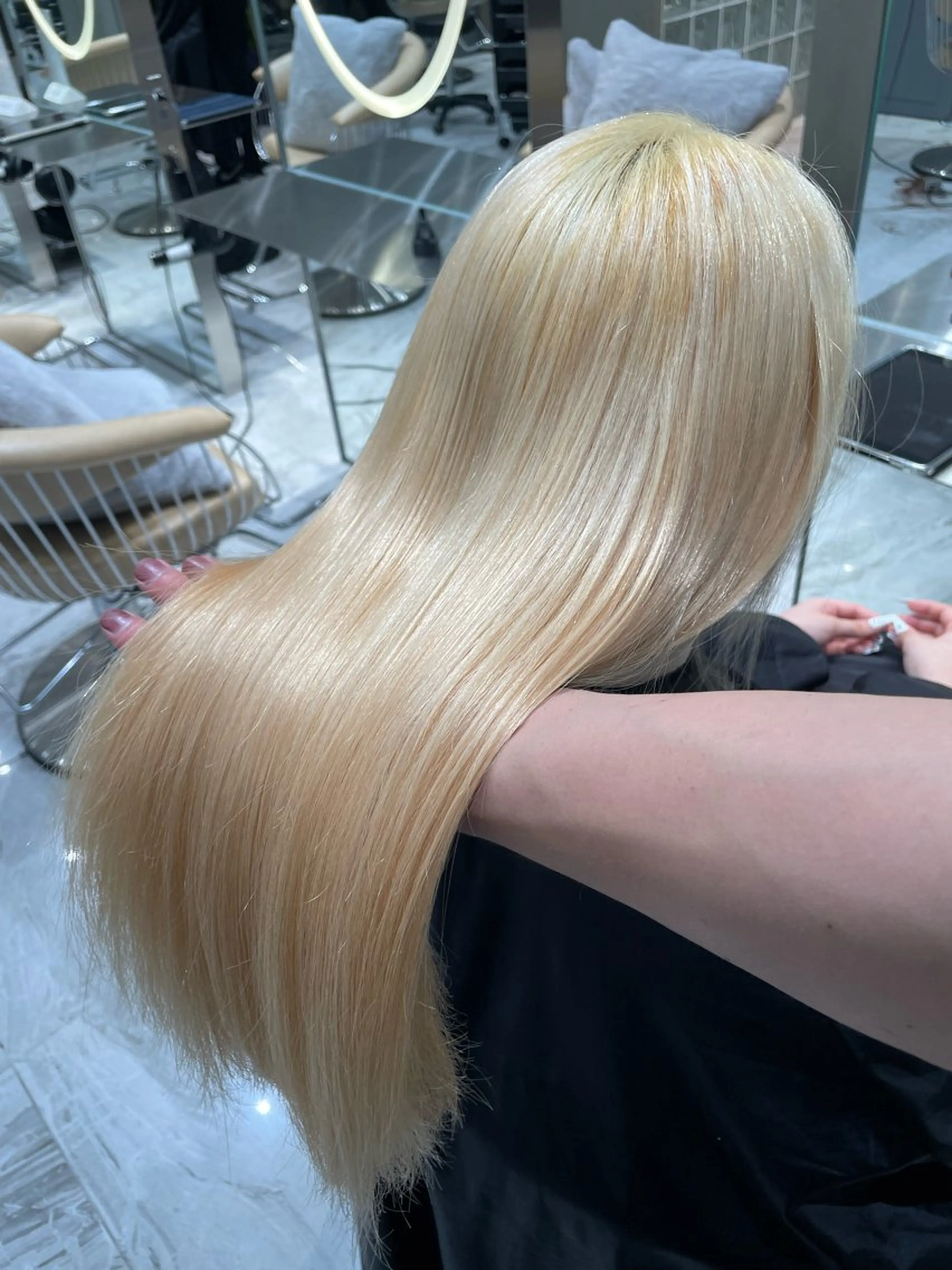 ロング カラー ブリーチ 抜きっぱなしブロンド 🥇KEN /レイヤー/艶カラーのヘアスタイル