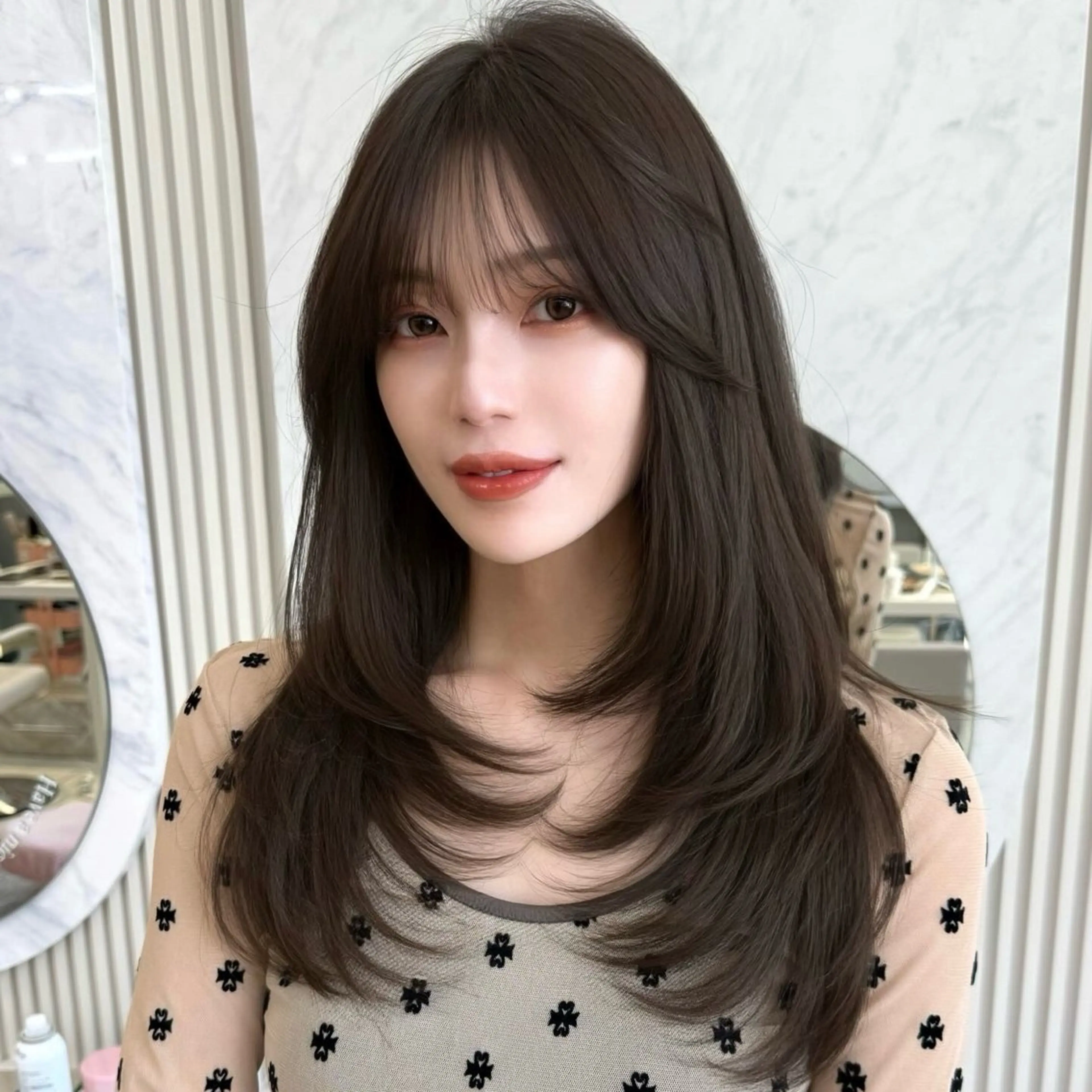 セミロング カット トリートメント 似合わせレイヤー 透明感カラーのヘアスタイル