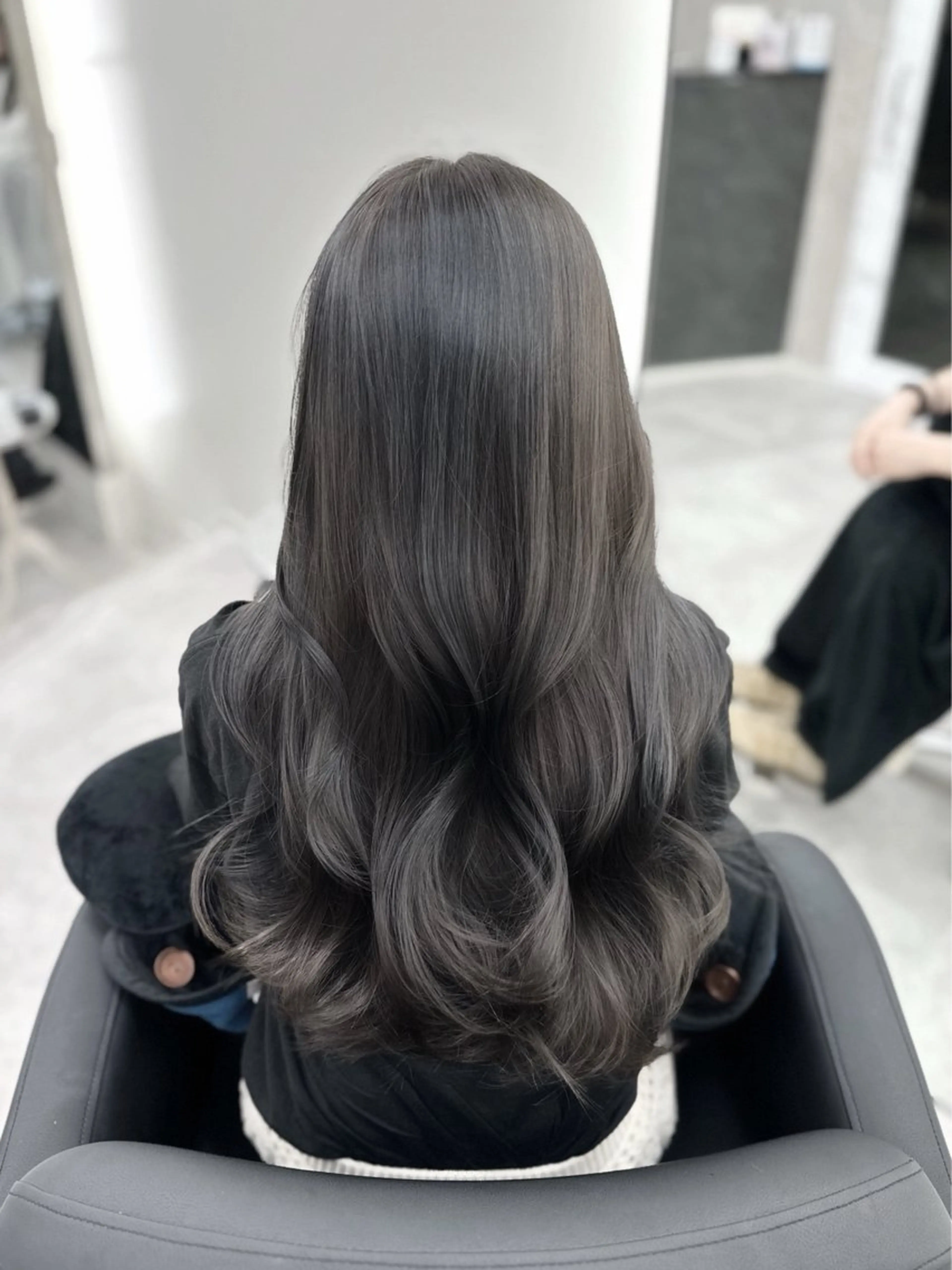 ロング カラー ベージュカラー ブリーチ ダブルカラー ブリーチなしカラー ヘアカラー なんば髪質改善カラー Ardoreのヘアスタイル