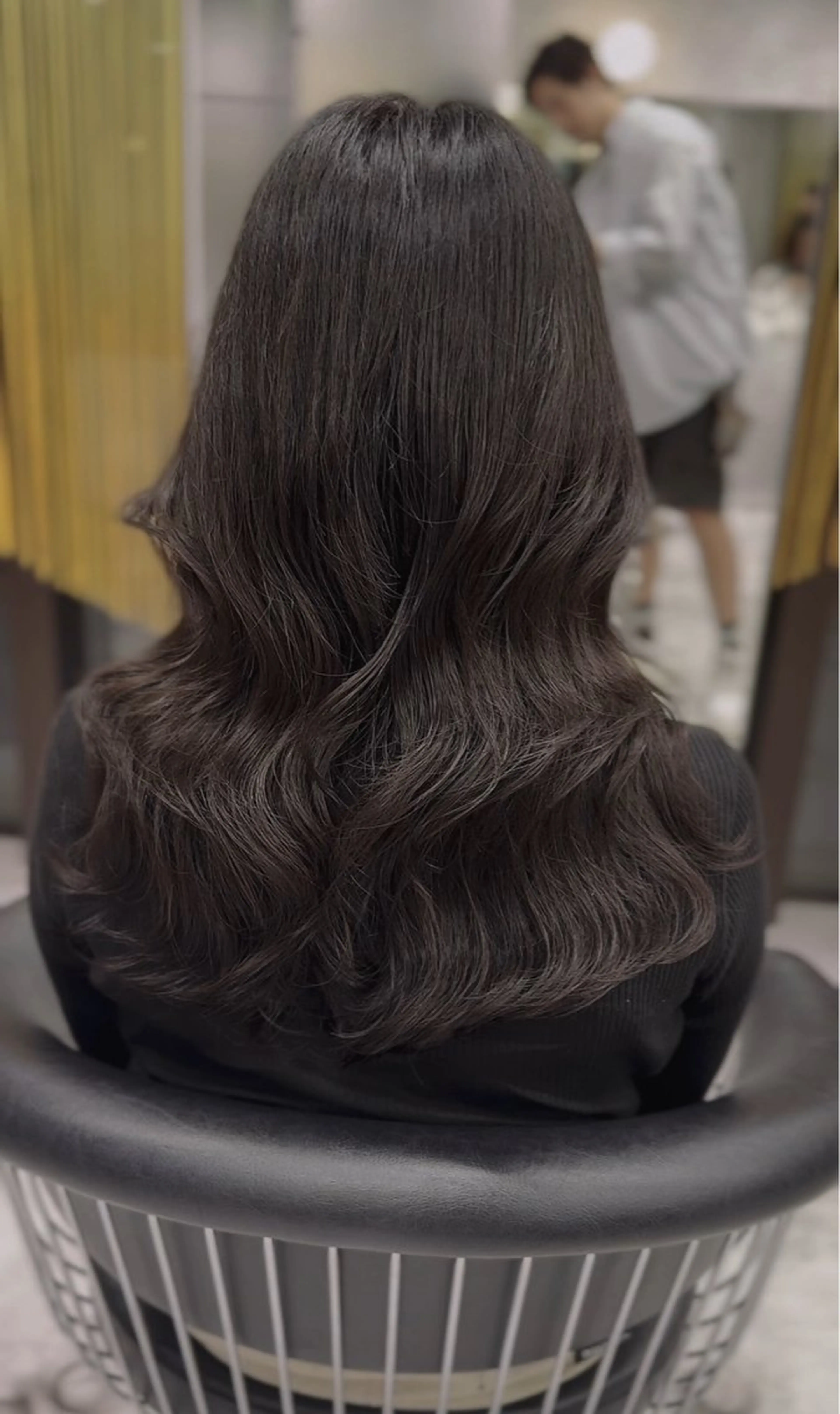 ロング パーマ 【レイヤーカット】 関根【コテ巻パーマ】のヘアスタイル