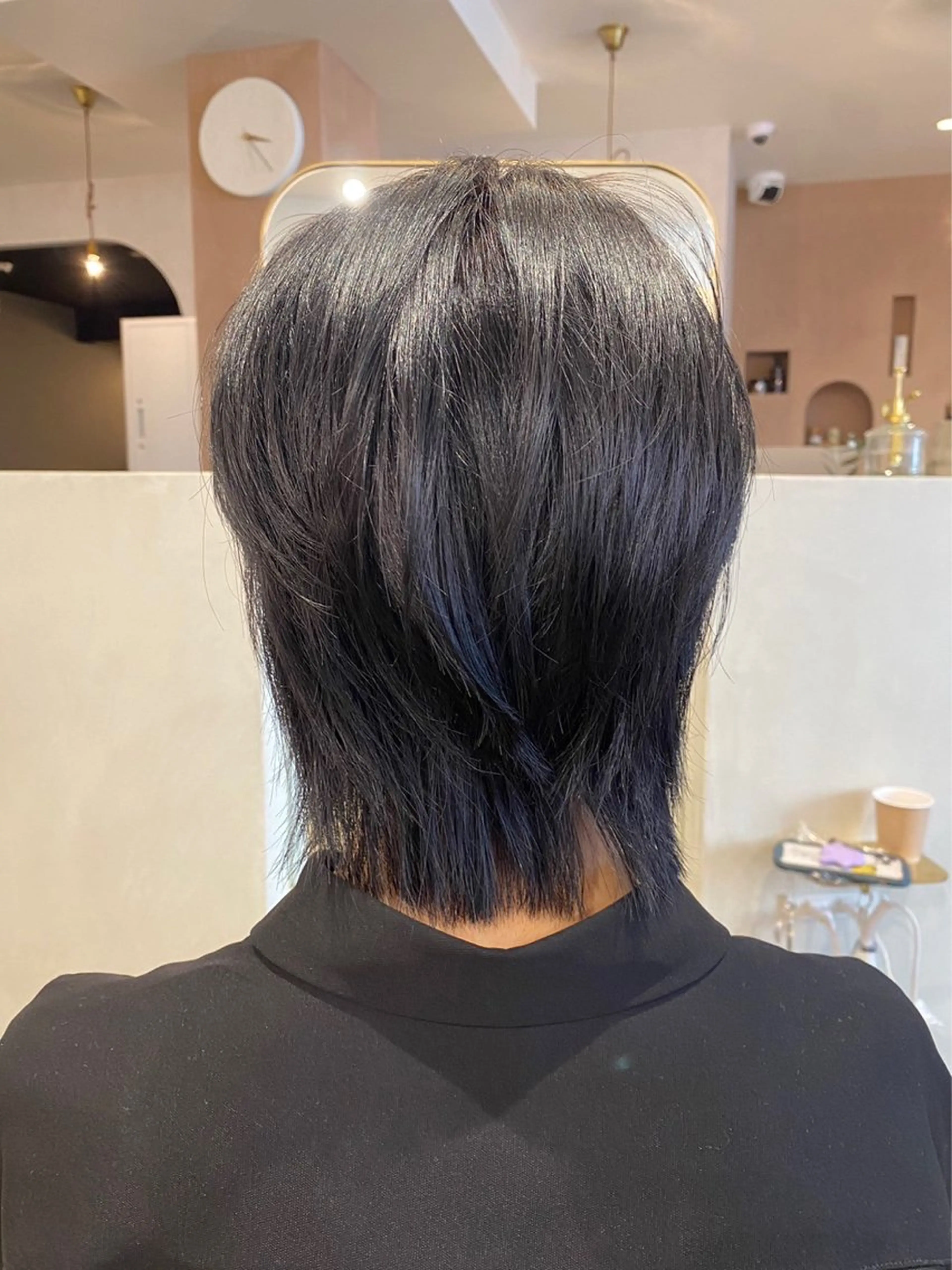 カラー アディクシーカラー 黒髪 ブリーチ ブルーカラー ブルーブラック カット ヘアカラー トリートメント モエカ -YUCCA-のヘアスタイル