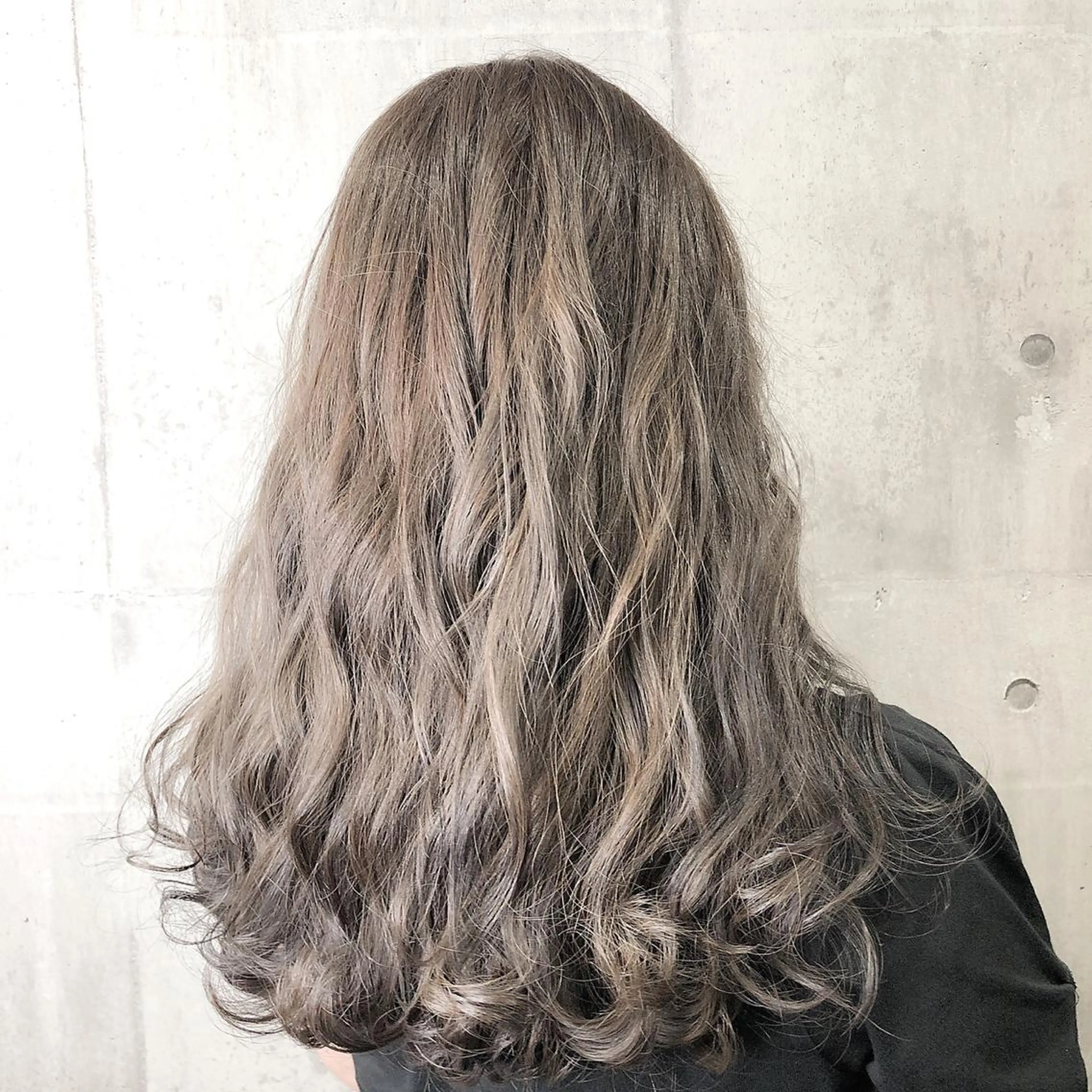 ロング ヘアカラー to youハイライトのヘアスタイル