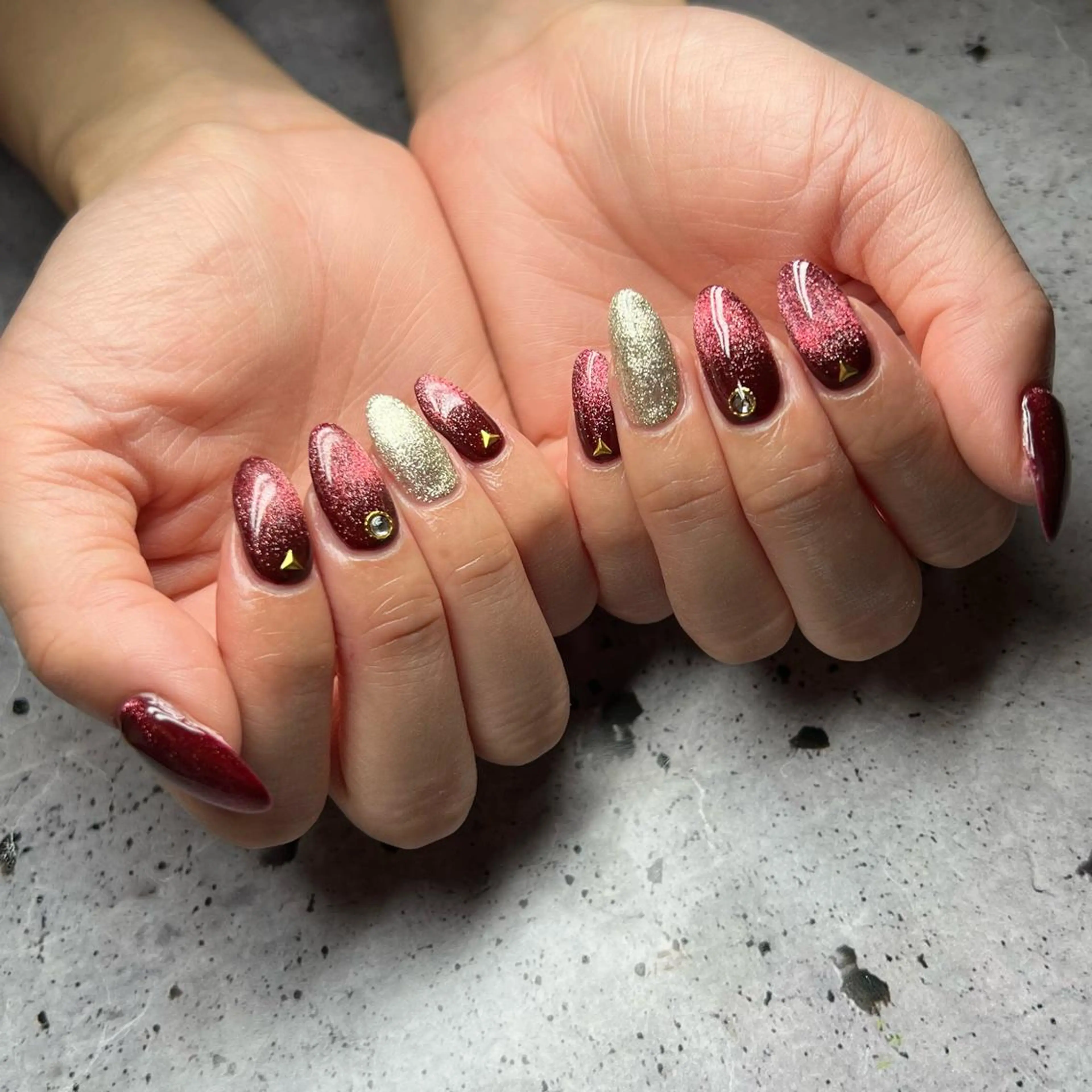 ネイル ボルドー マグネットネイル ハンドネイル 𝐫𝐚𝐢 𝐧𝐚𝐢𝐥のネイルデザイン