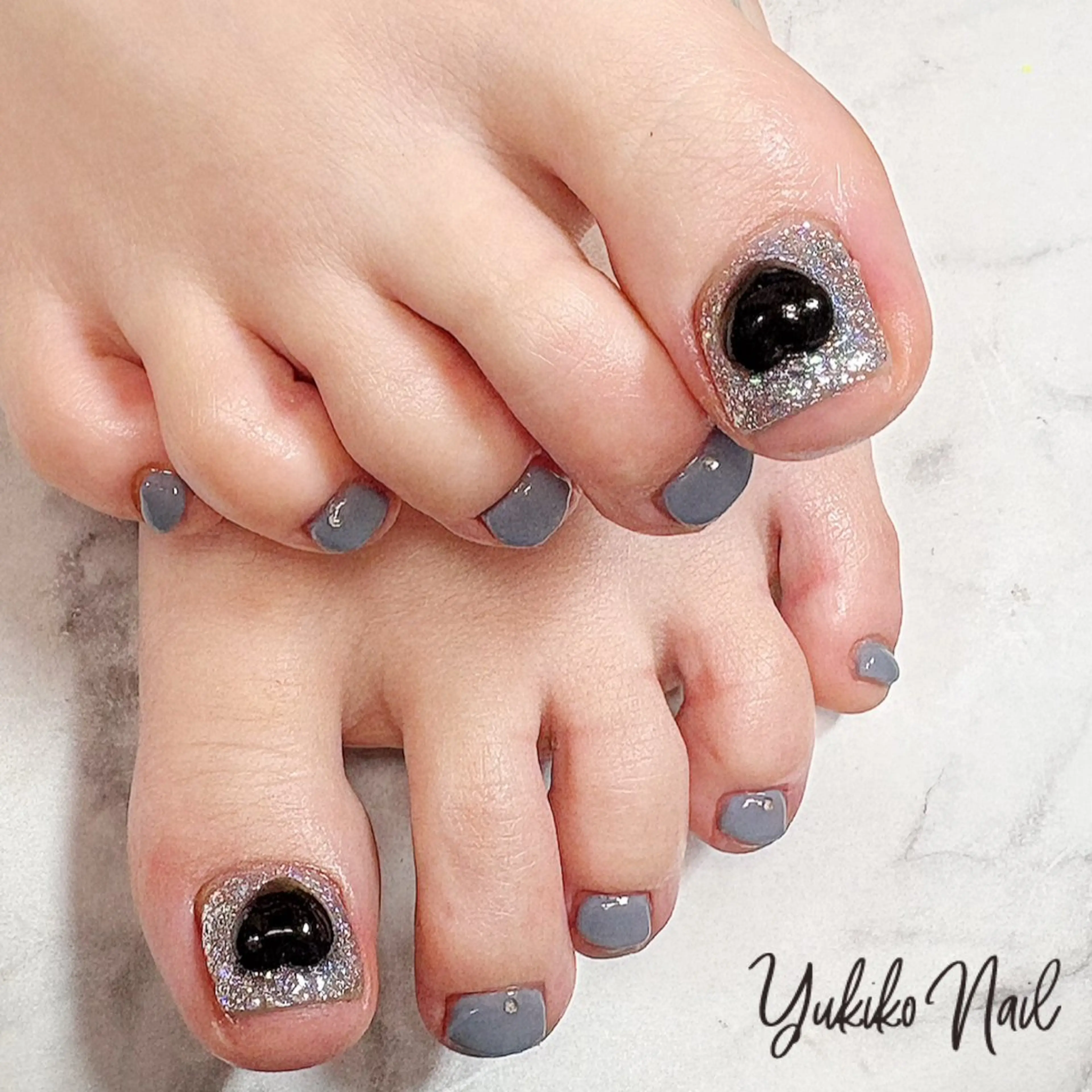 ネイル ブルー フットネイル ハート キラキラネイル シルバー フットネイル ユキコ ネイルのネイルデザイン