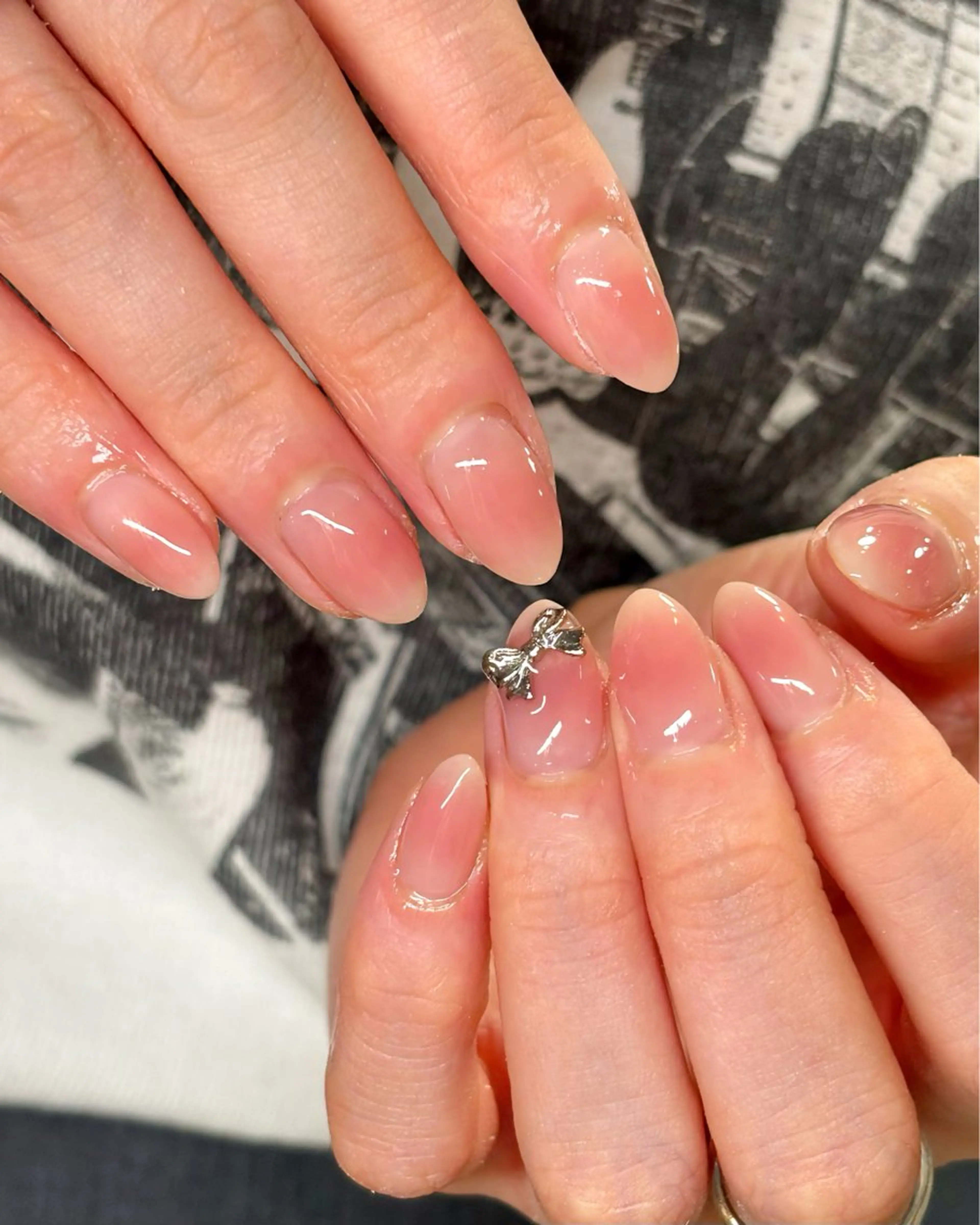 ネイル チークネイル フレンチネイル 水色 赤色 夏ネイル ハンドネイル 🫧OPELIA NAIL渋谷🫧のネイルデザイン