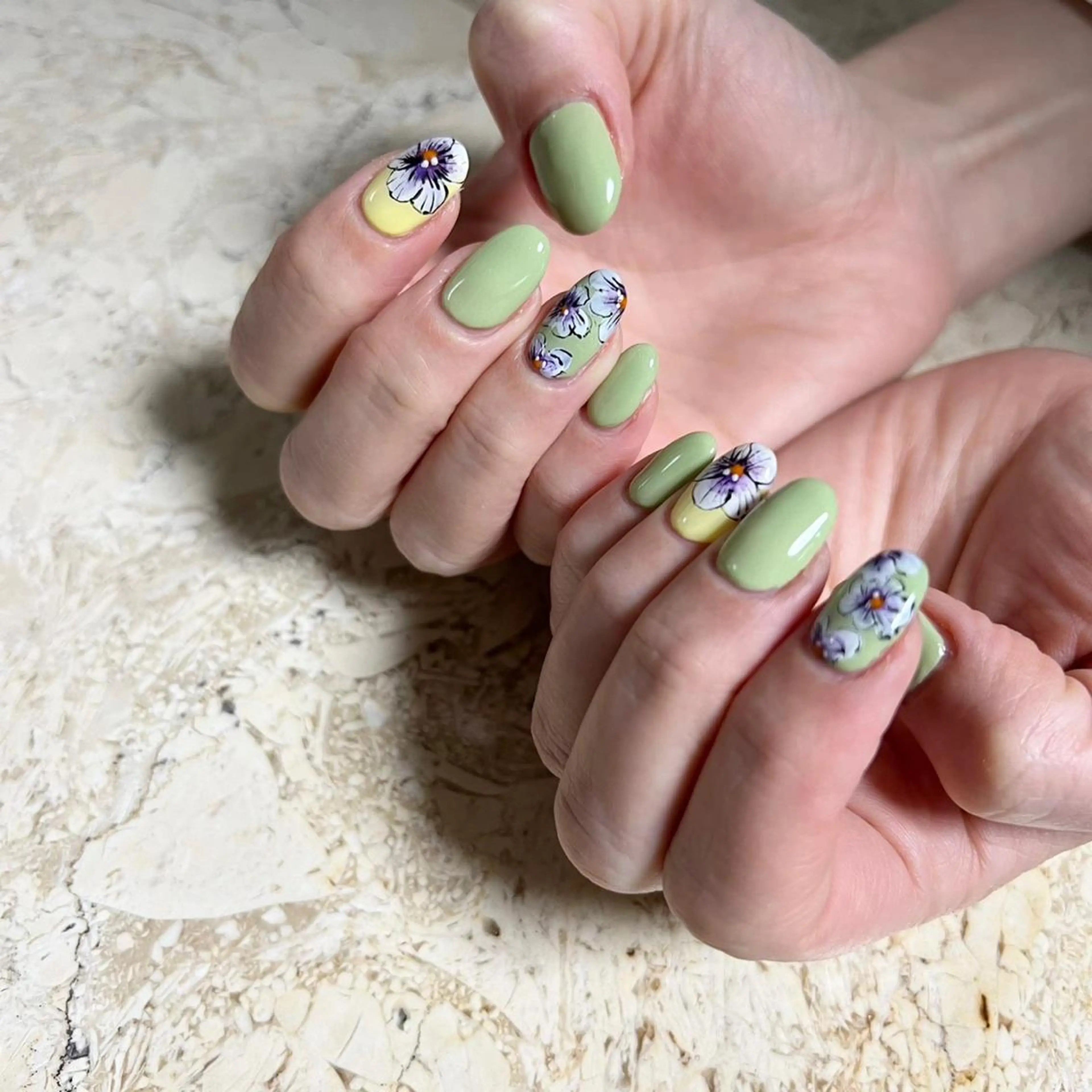 ネイル アートネイル フラワーネイル ジェルネイル 韓国ネイル ラメ(グリッター) ハンドネイル フットネイル nail salon mieux(ミュー)のネイルデザイン