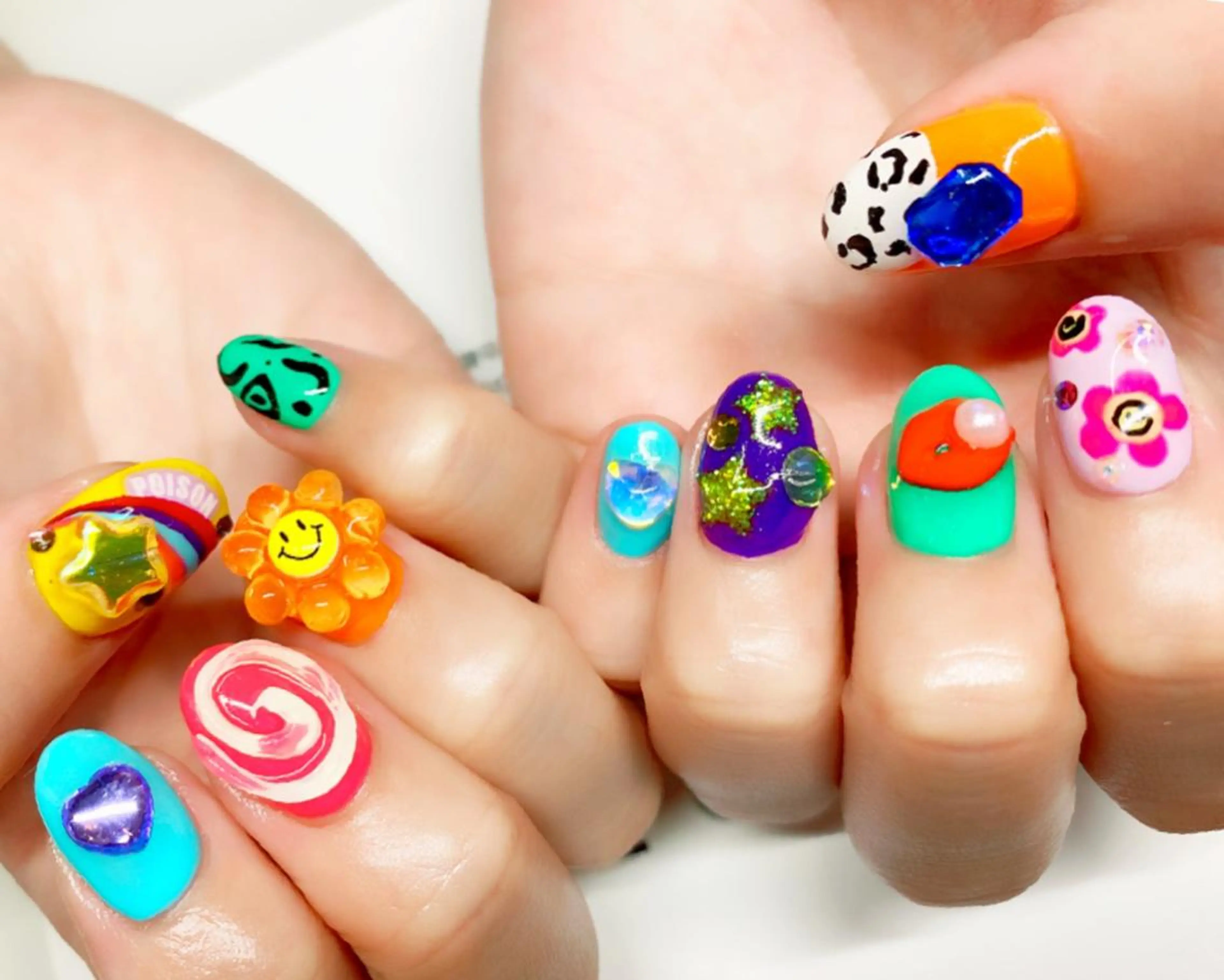 ショート ハンドネイル NAILSALON 🍔Timna🍟のネイルデザイン