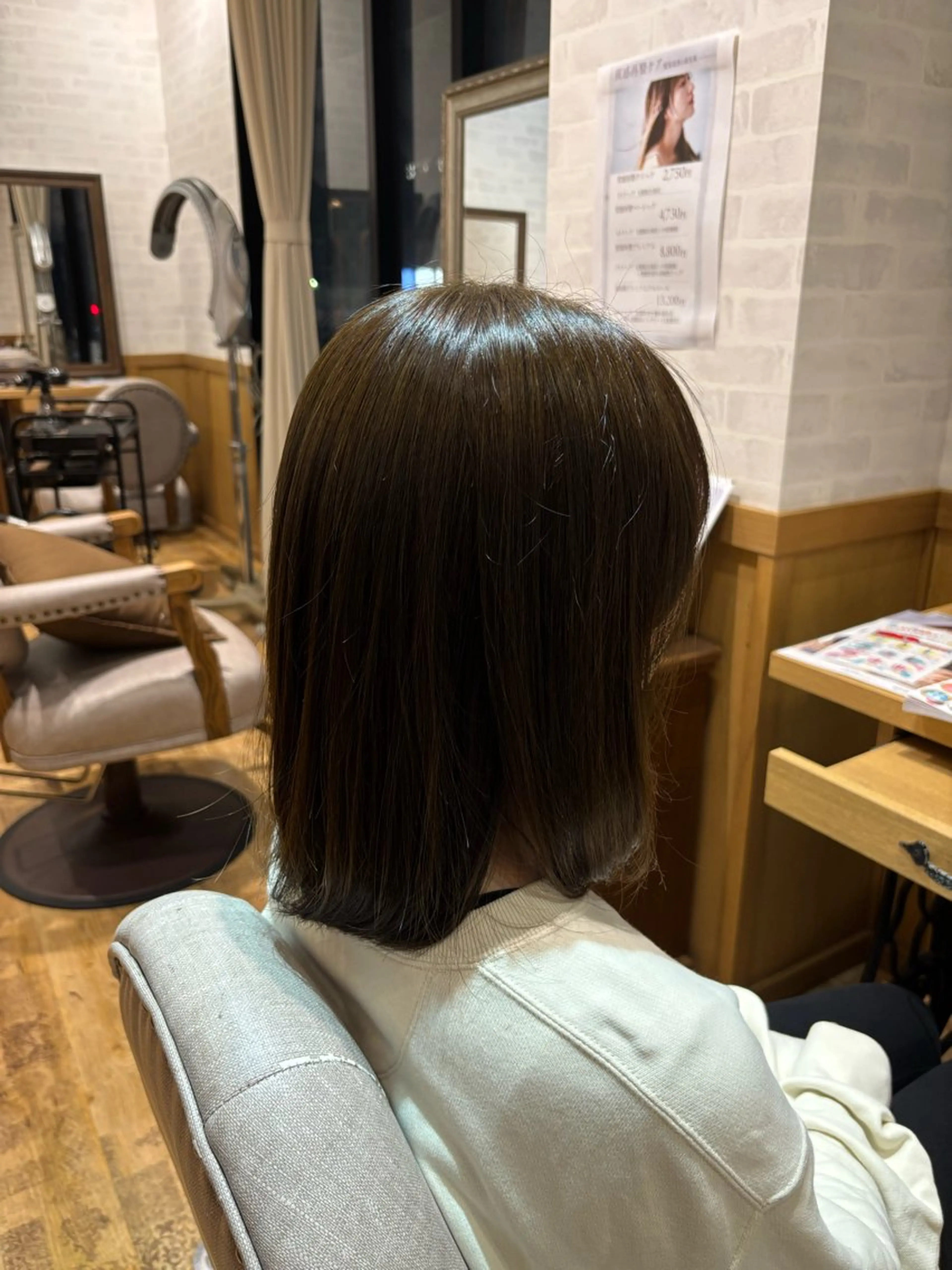 ミディアム カラー 外ハネヘア トリートメント bambi所属・杉山 晃太のヘアスタイル