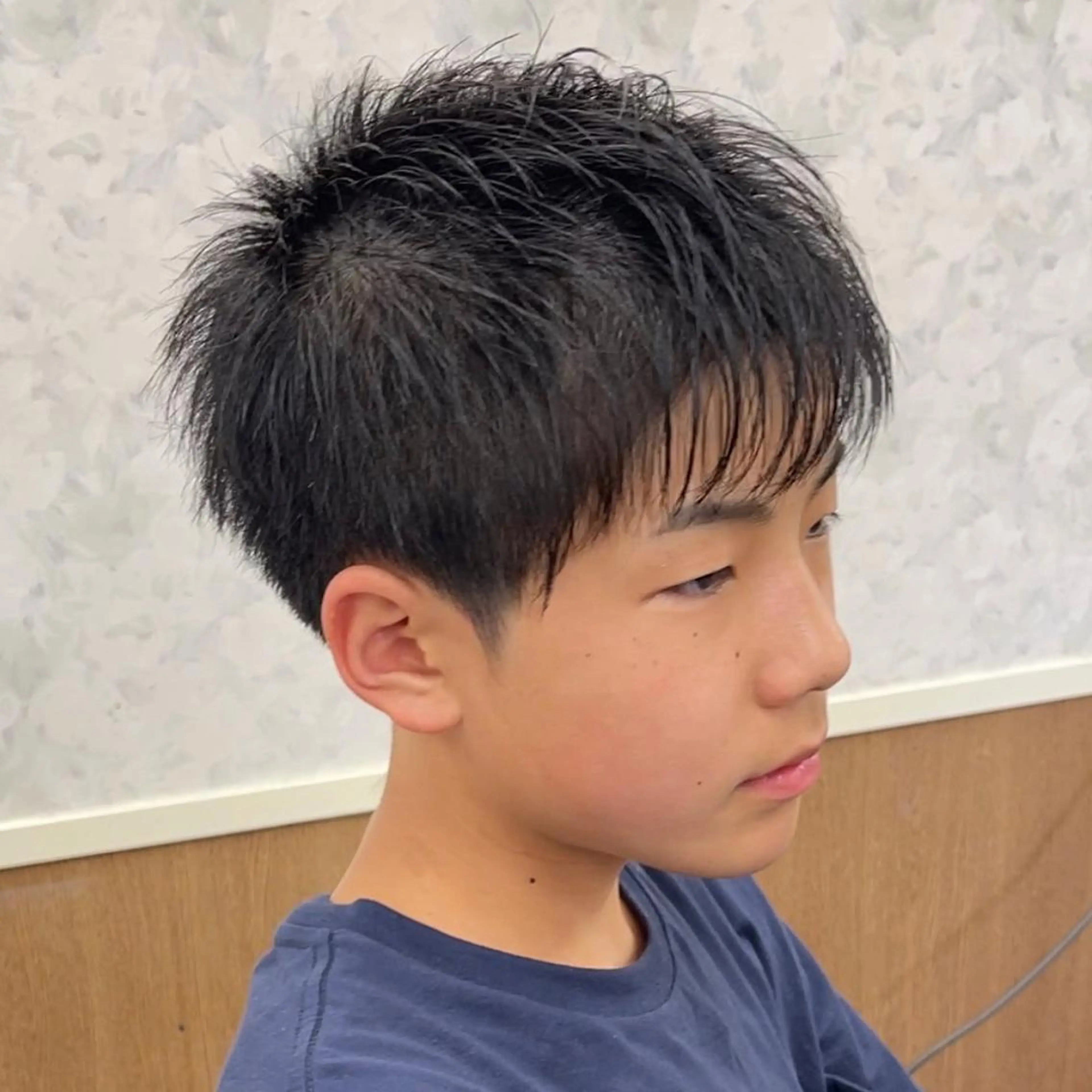 メンズ キッズ メンズバレイヤージュ メンズブリーチ フェードカット メンズハイライト メンズインナーカラー 髪質改善のプロ✨りな さんのヘアスタイル