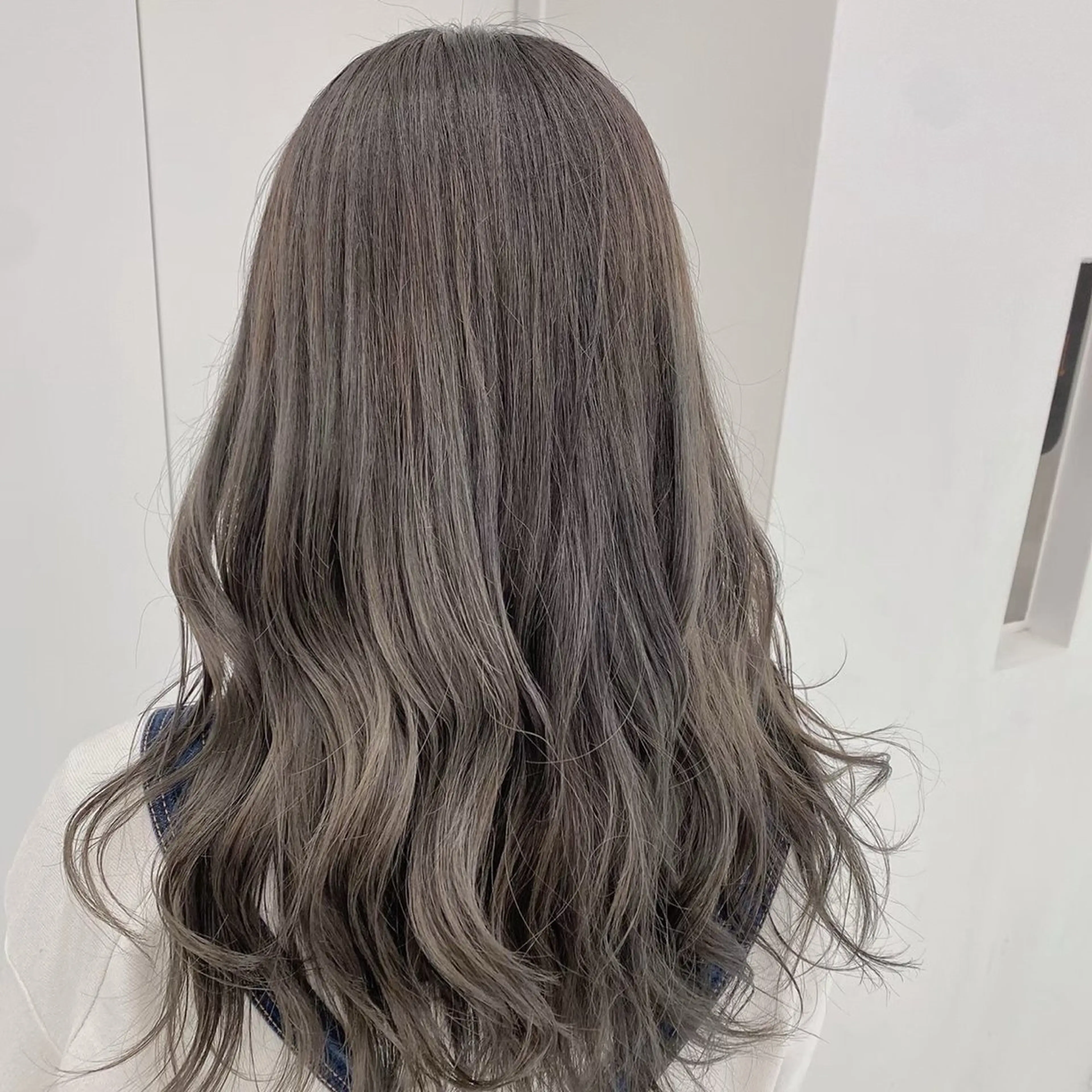 カラー 透け上品ハイトーン 職人ゆうと🤍のヘアスタイル