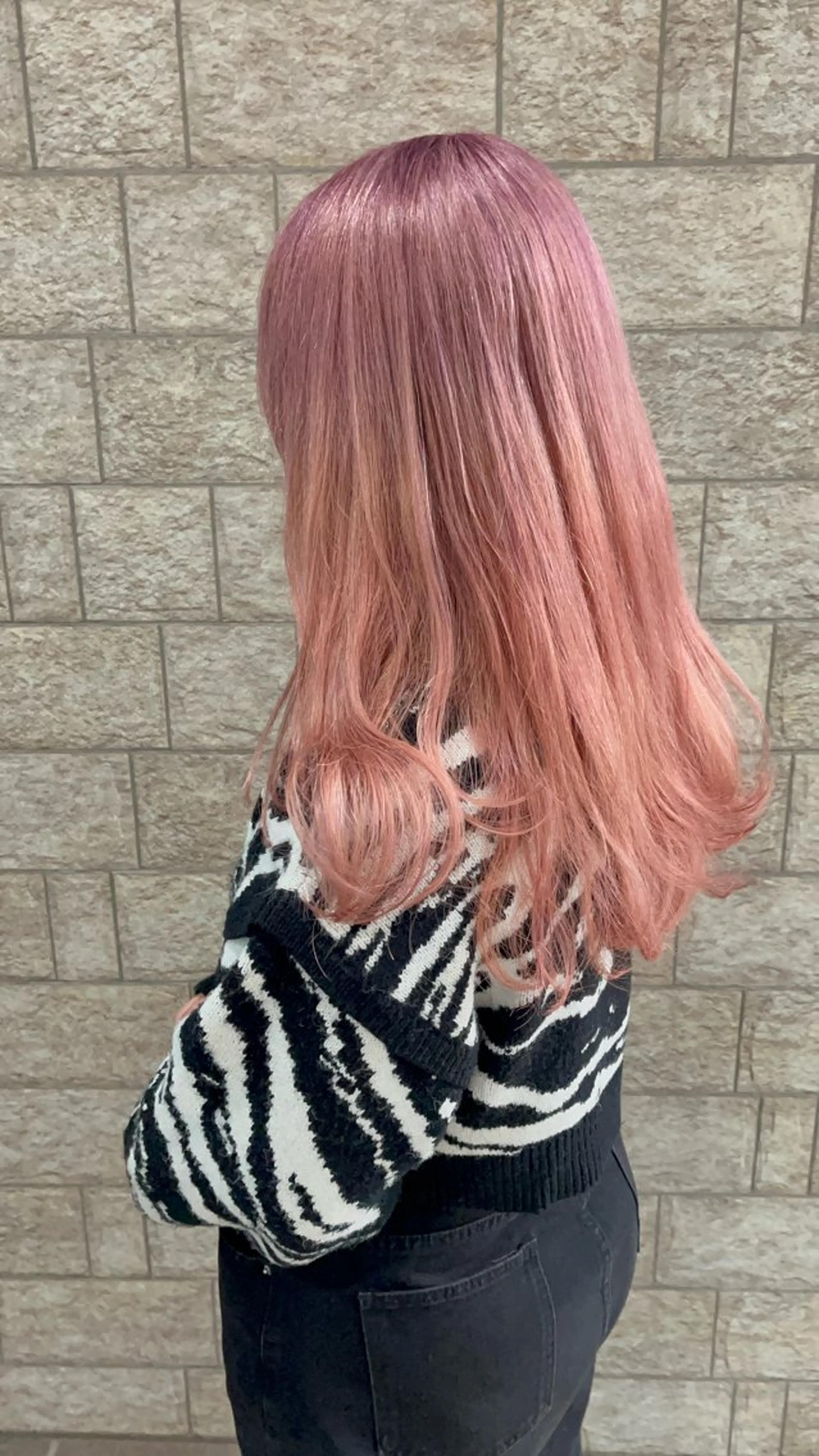 ロング カラー ブリーチ ピンクカラー ヘアカラー シェアサロン　シエナ所属・東條 克義のヘアスタイル