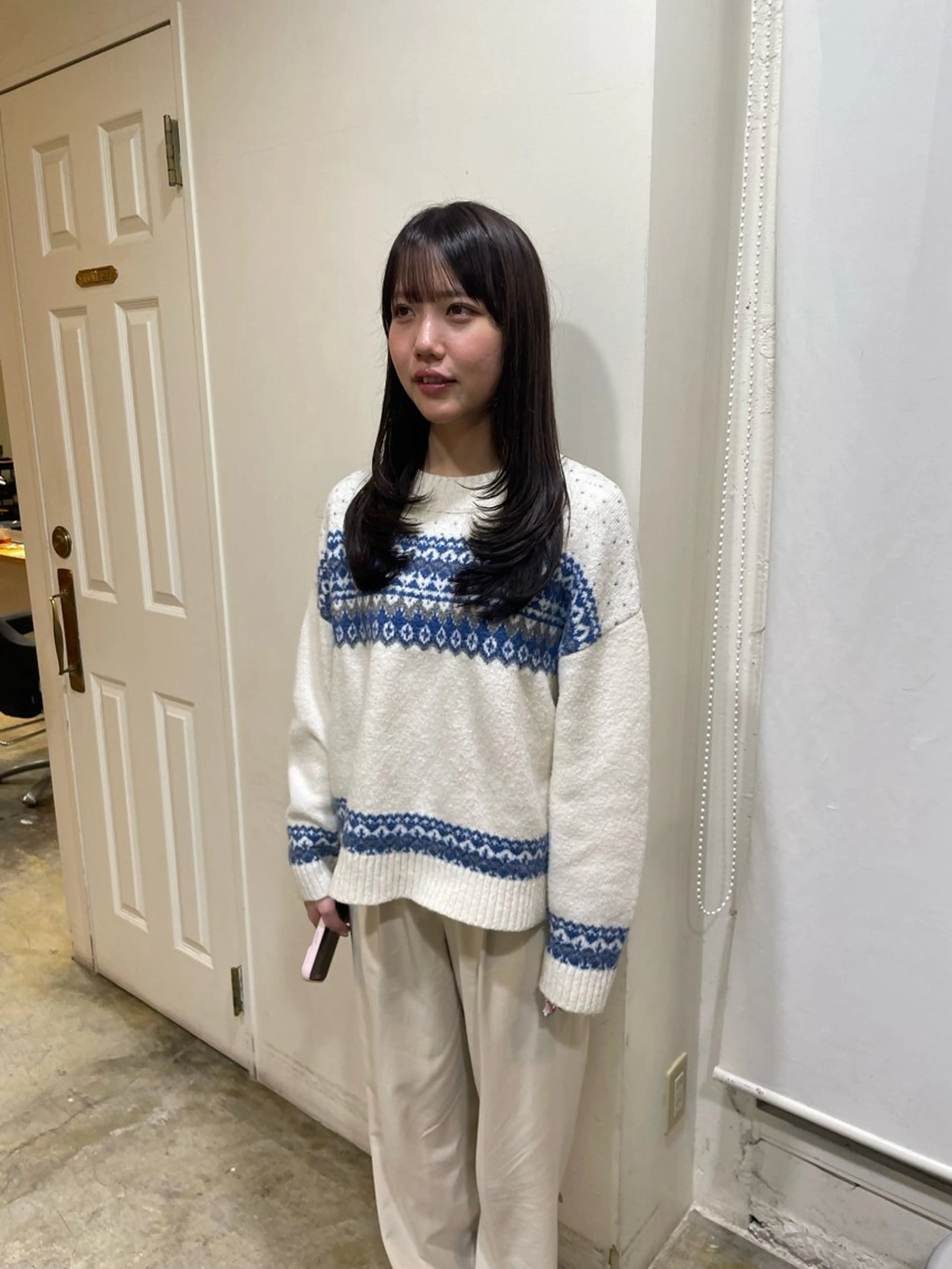 ロング カラー ダークグレー カット ヘアカラー トリートメント MIOベージュカラー 柔らかいカラーのヘアスタイル