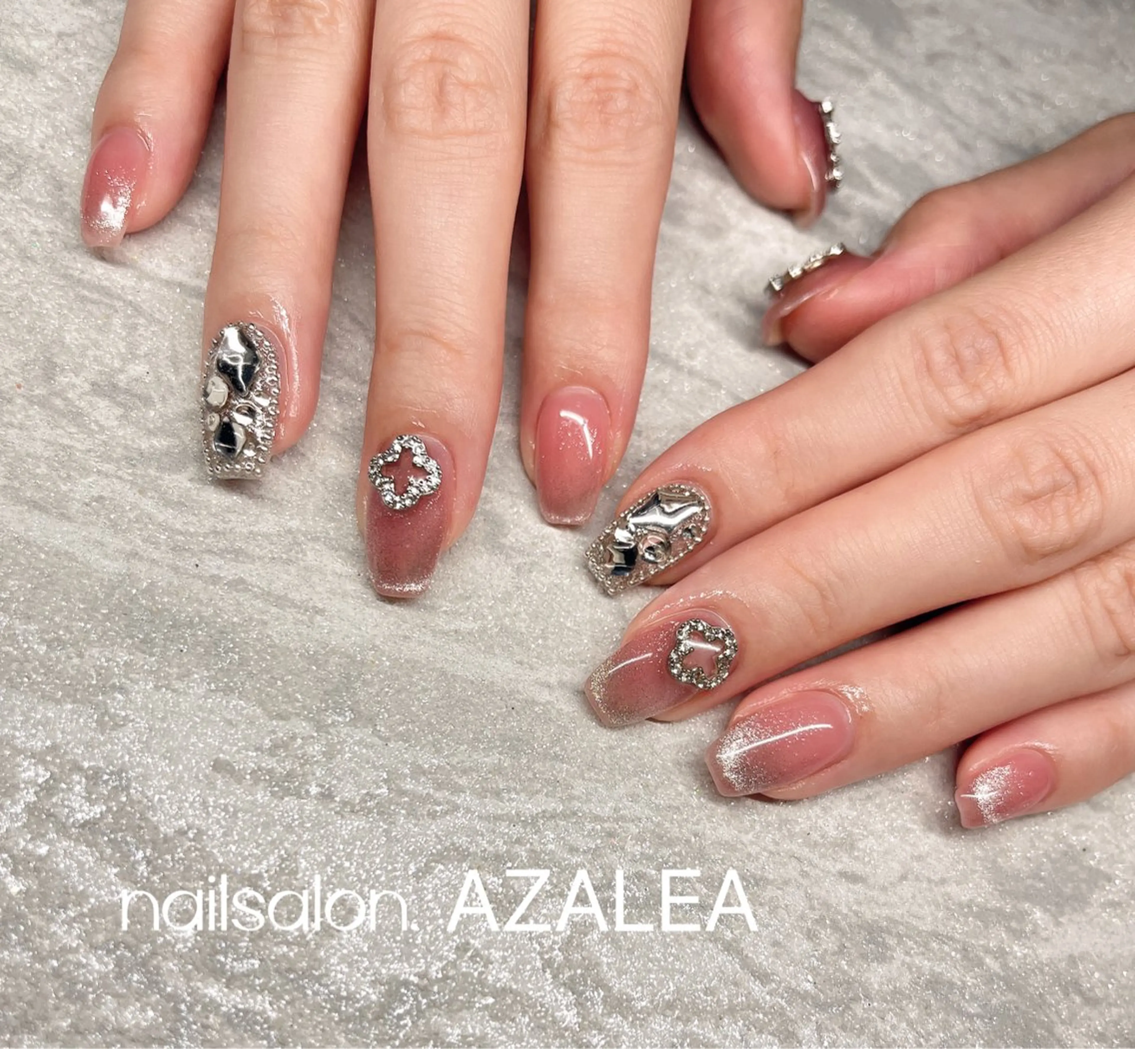 ネイル R inのネイルデザイン