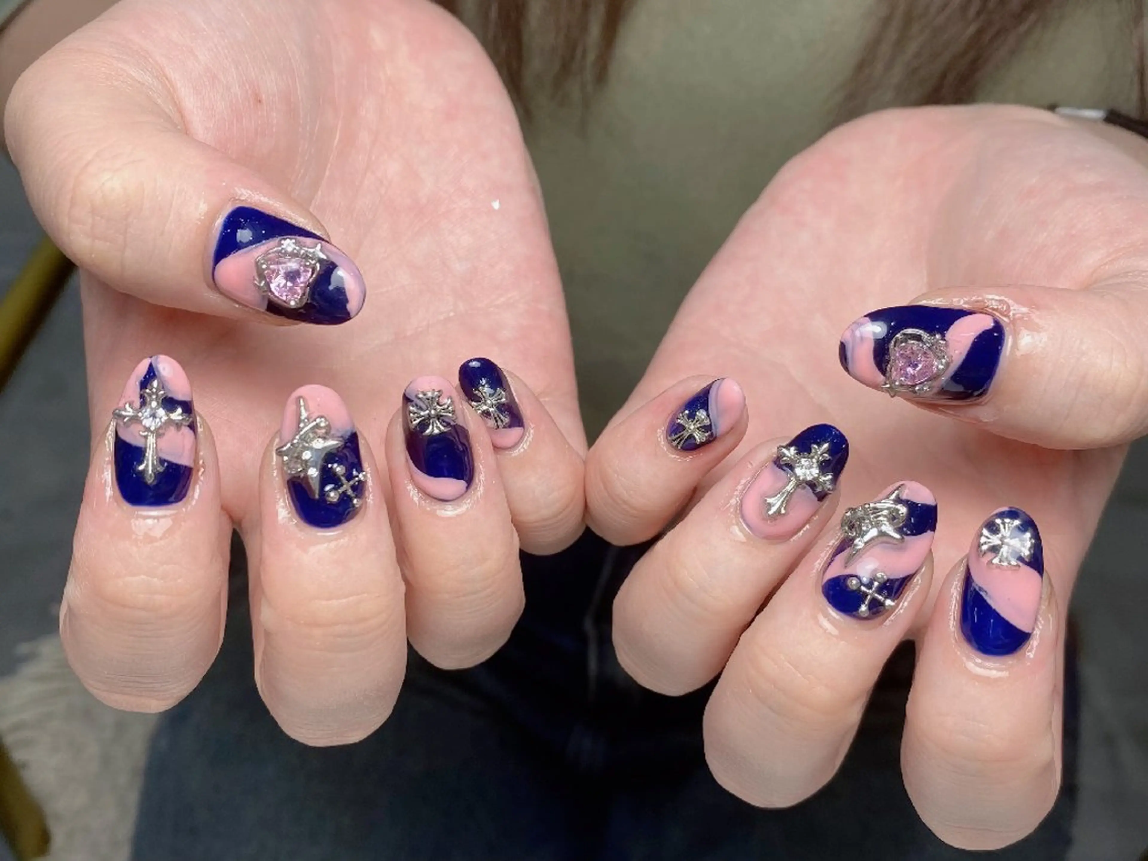 ネイル チークネイル フレンチネイル ジェルネイル ガーリー キラキラネイル ハンドネイル UM Nail Salonのネイルデザイン