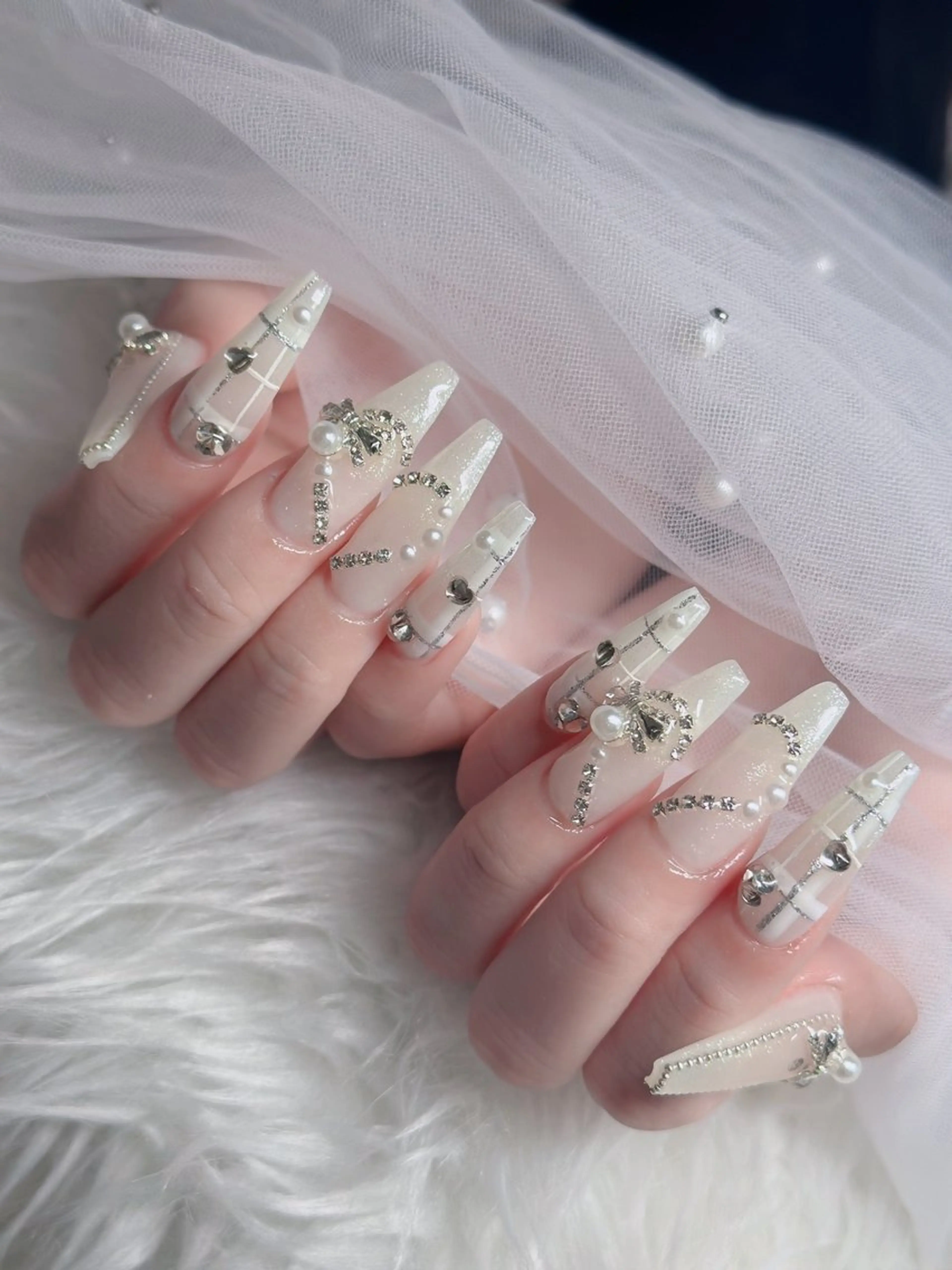 ネイル オーロラネイル フレンチネイル ジェルネイル ハロウィン キラキラネイル ハンドネイル H.baby Nail Salonのネイルデザイン