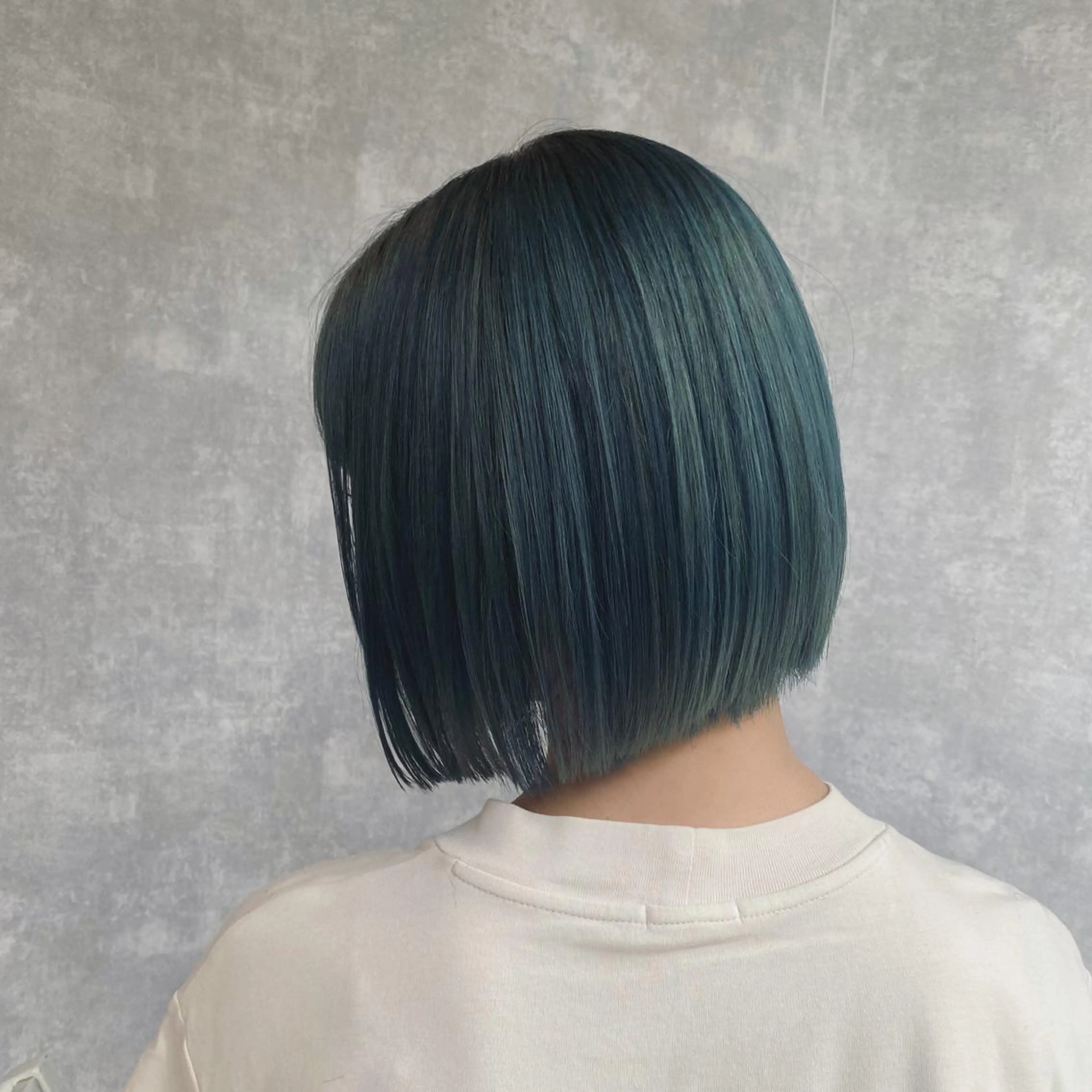 ショート カラー 入江 允のヘアスタイル