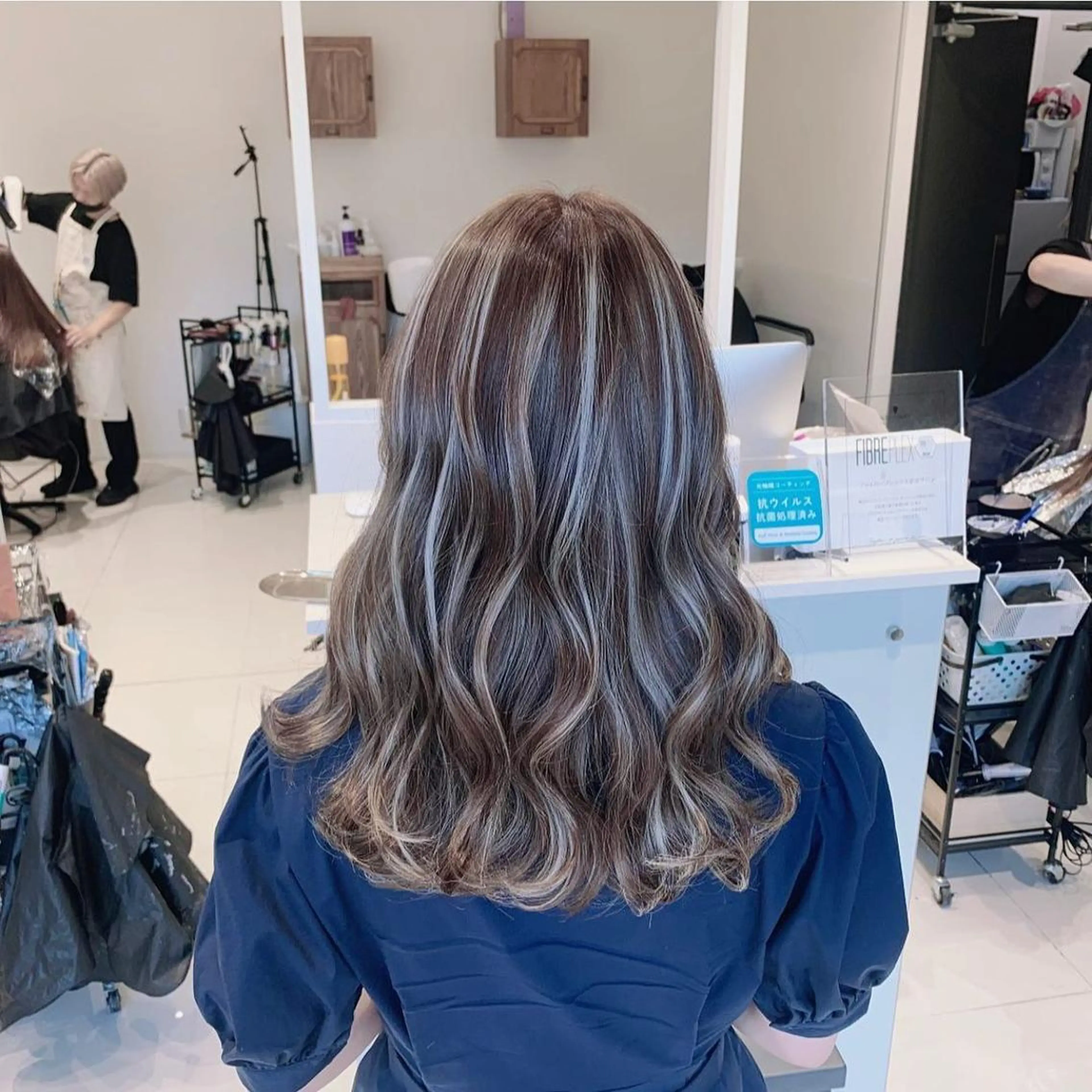 ロング カラー ブリーチ ケアブリーチ ハイライトカラー ハイライト 髪質改善 ヘアカラー オフホワイトアンドなんば所属・福西 洋斗のヘアスタイル