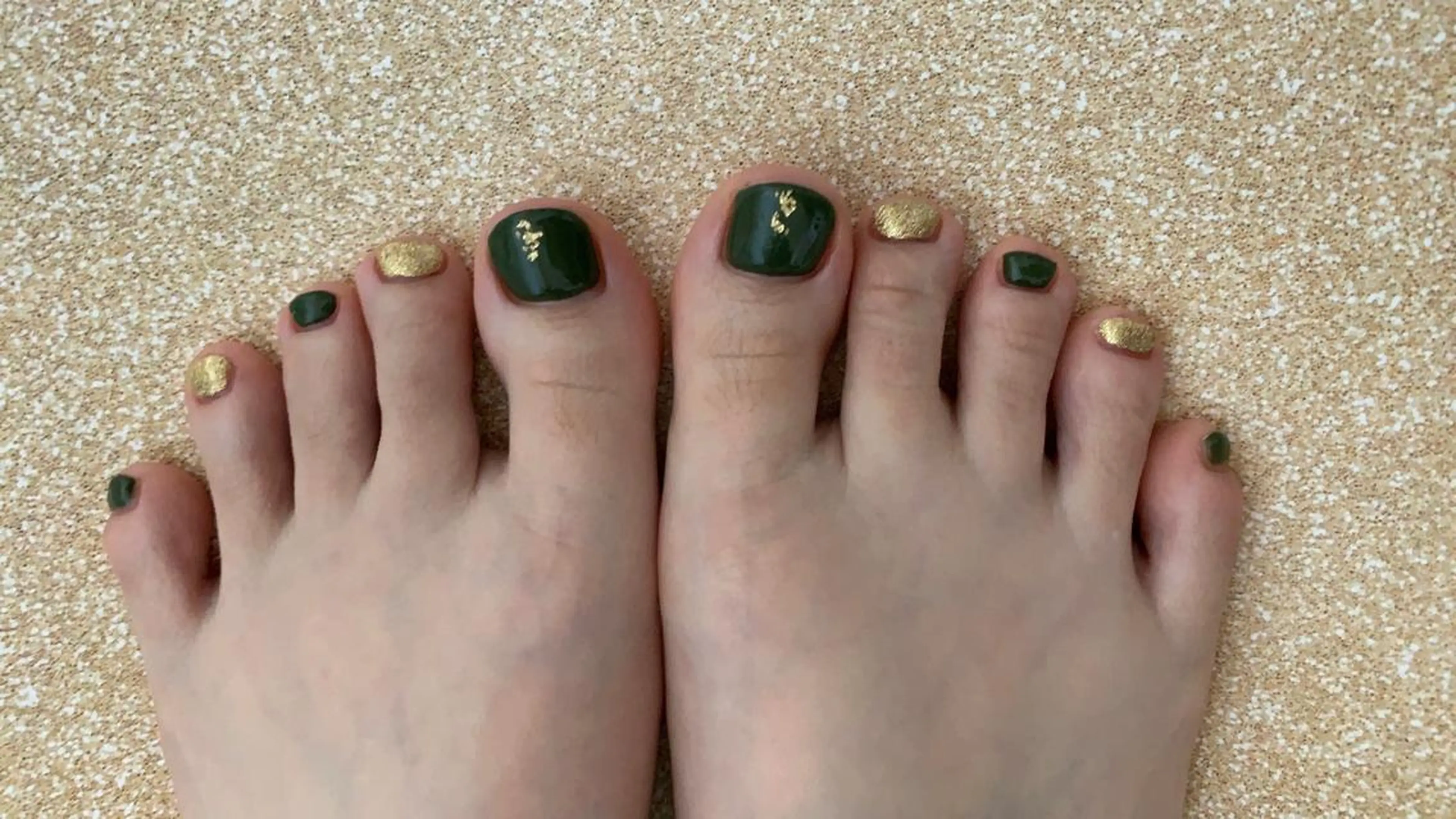 ネイル フットネイル ワンカラーネイル ストーンネイル nico.nico.mark NAIL所属・小林 梓のエステ・リラクイメージ