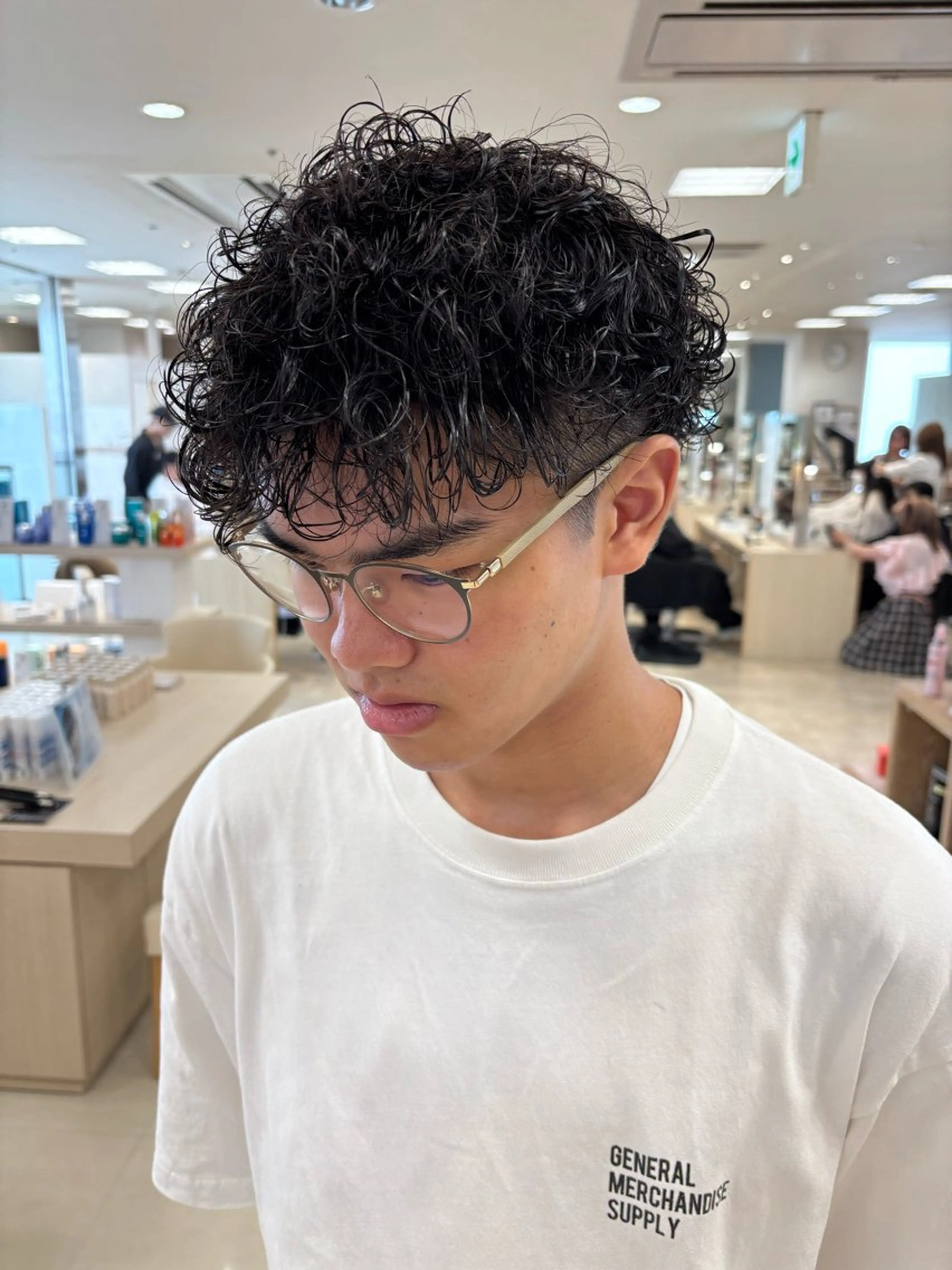 【新しい王道はこれだ💫】メンズ カット＋波巻きパーマ🌊＋眉カット＋トリートメントの写真