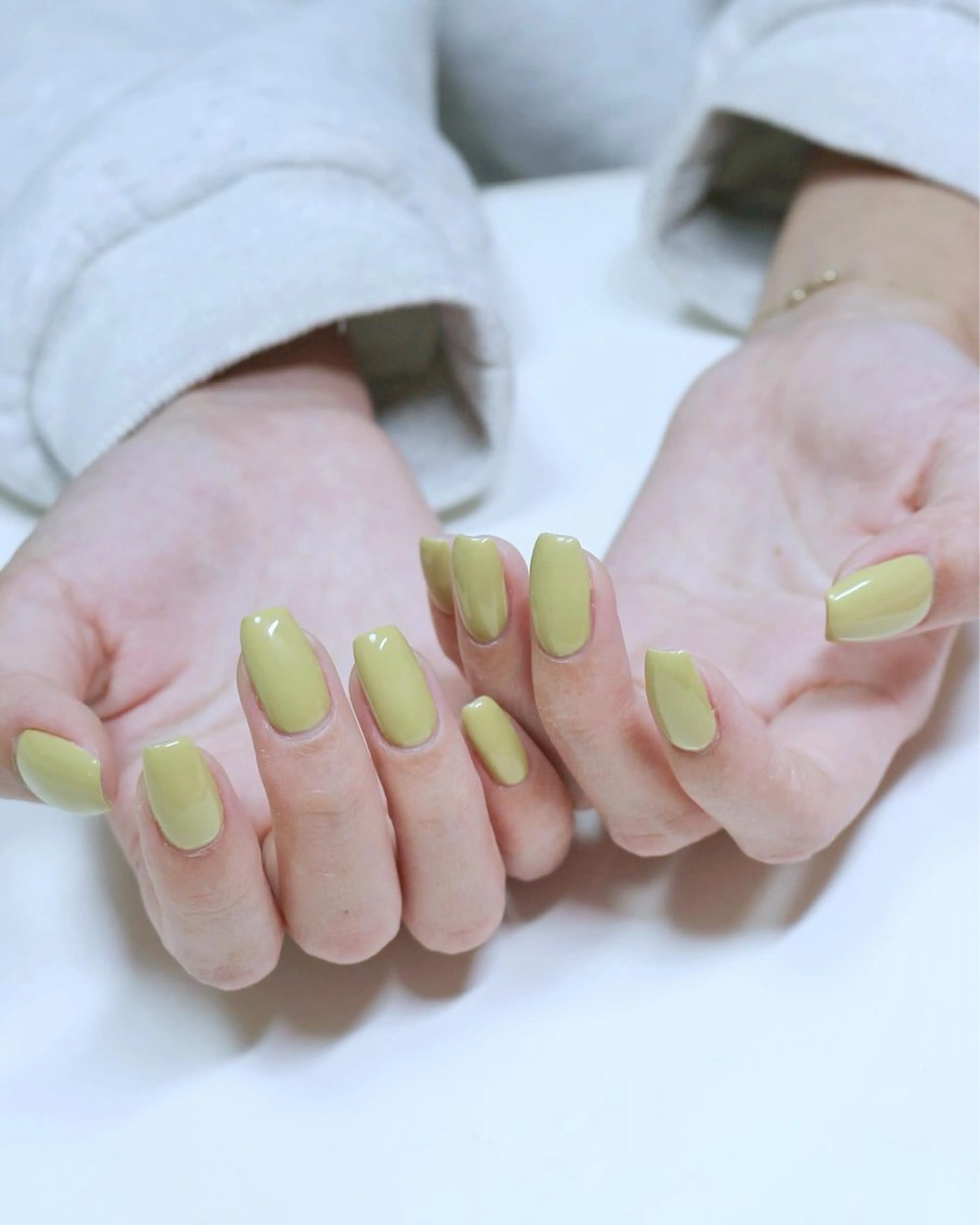 ネイル ニュアンスネイル ワンカラーネイル シンプルネイル 黄色 ハンドネイル Baku Nailsのネイルデザイン