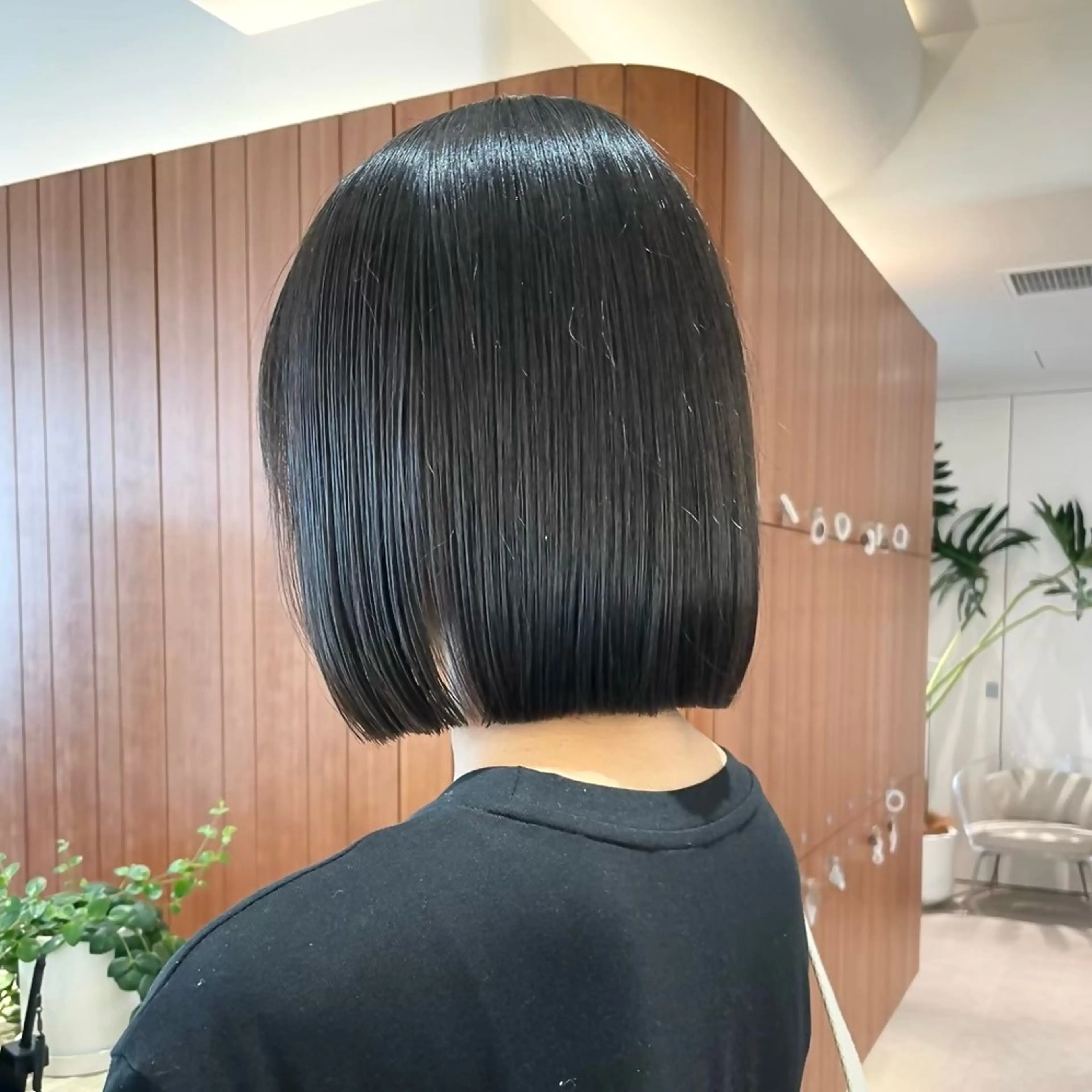 ミディアム カラー 切りっぱなしボブ ボブ 髪質改善 トリートメント カット ヘアカラー トリートメント 渋谷／タッセルボブ ／顔周り/加邊凌也のヘアスタイル