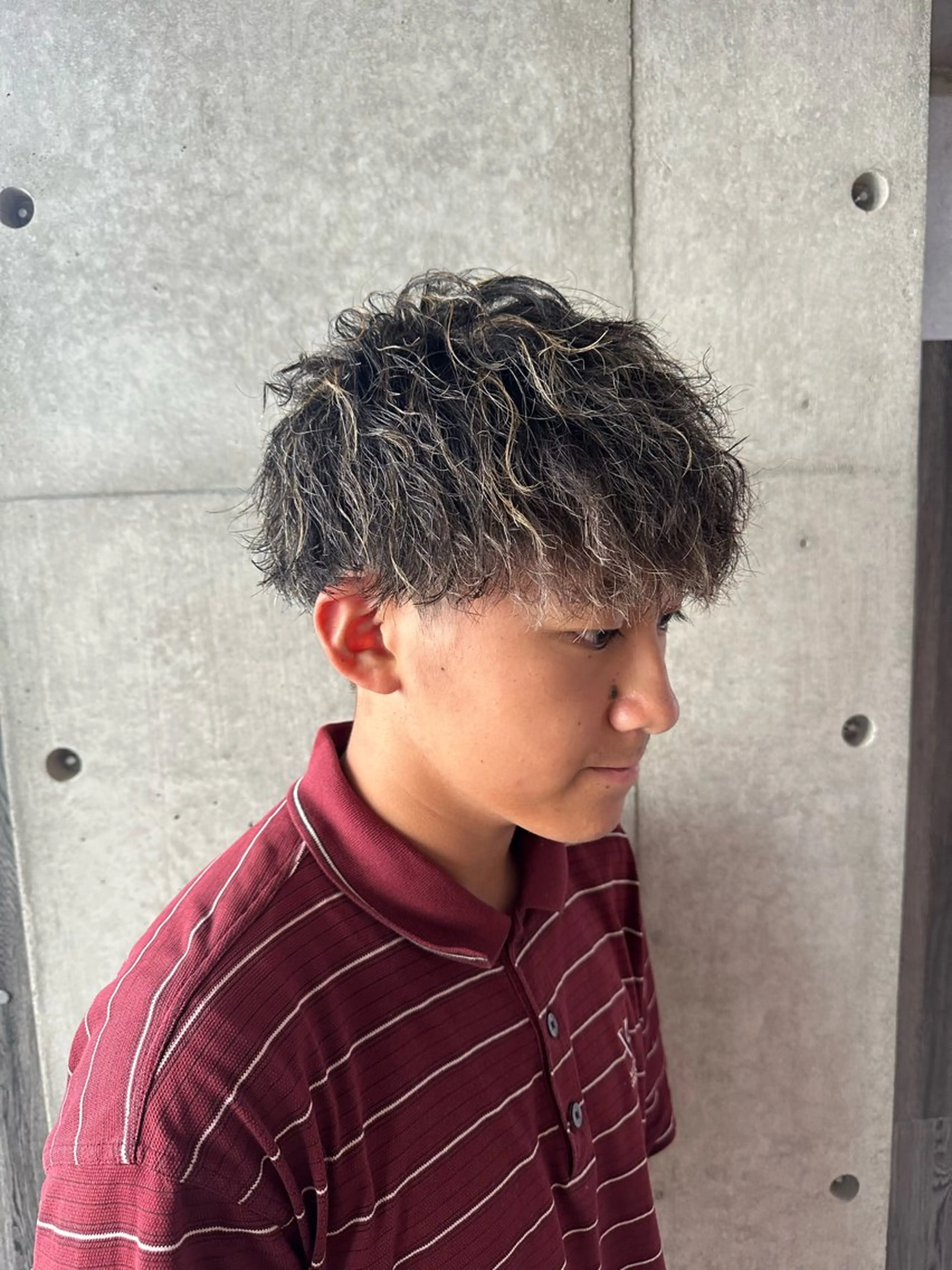 カラー パーマ メンズ メンズ就活ヘア メンズパーマ 波巻きパーマ 就活ヘア スパイラルパーマ 心斎橋本町メンズ 美容師ユースケのヘアスタイル