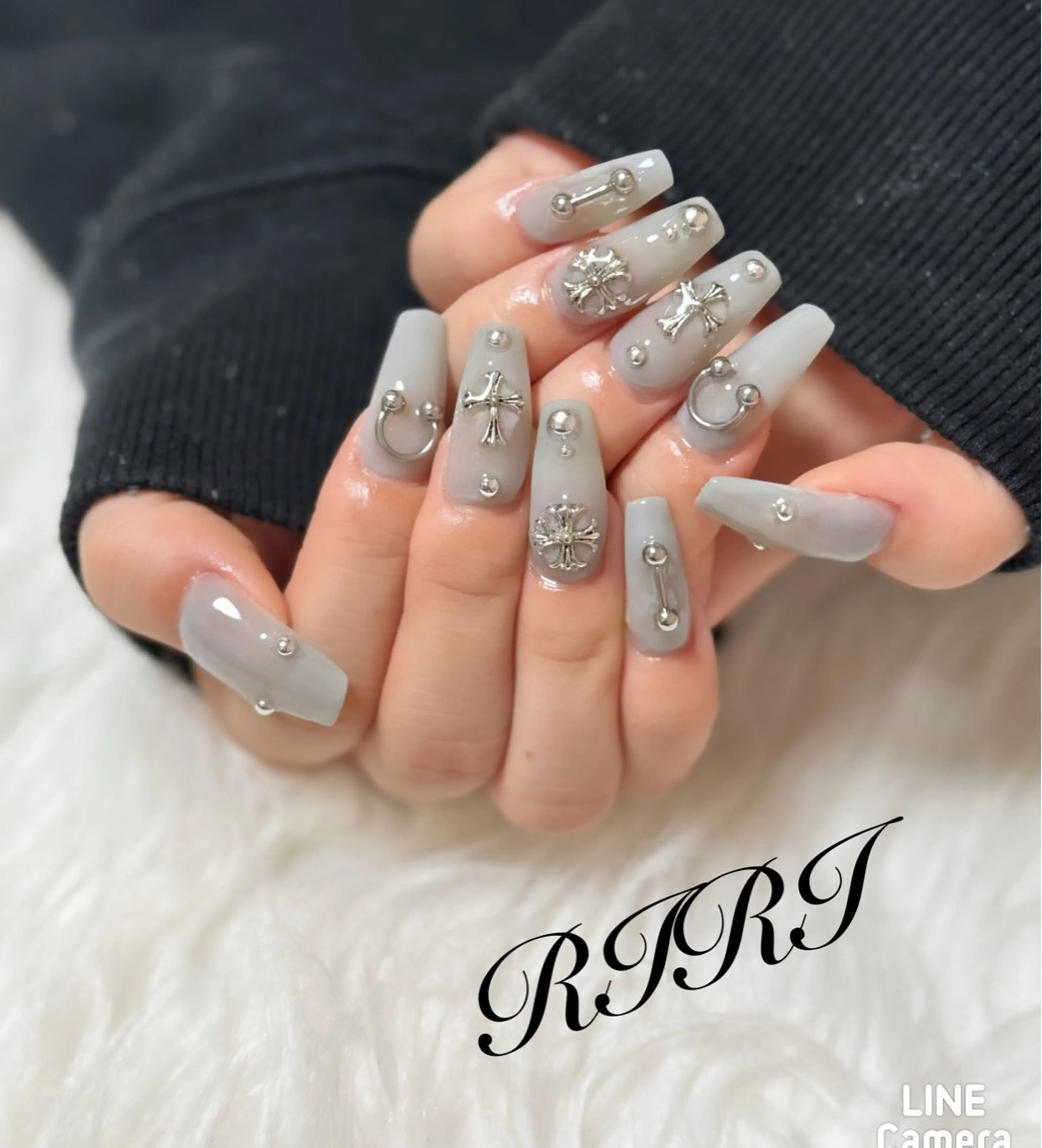ネイル ジェルネイル ロングネイル スカルプネイル シルバー シンプルネイル ハンドネイル riri オーナーのネイルデザイン