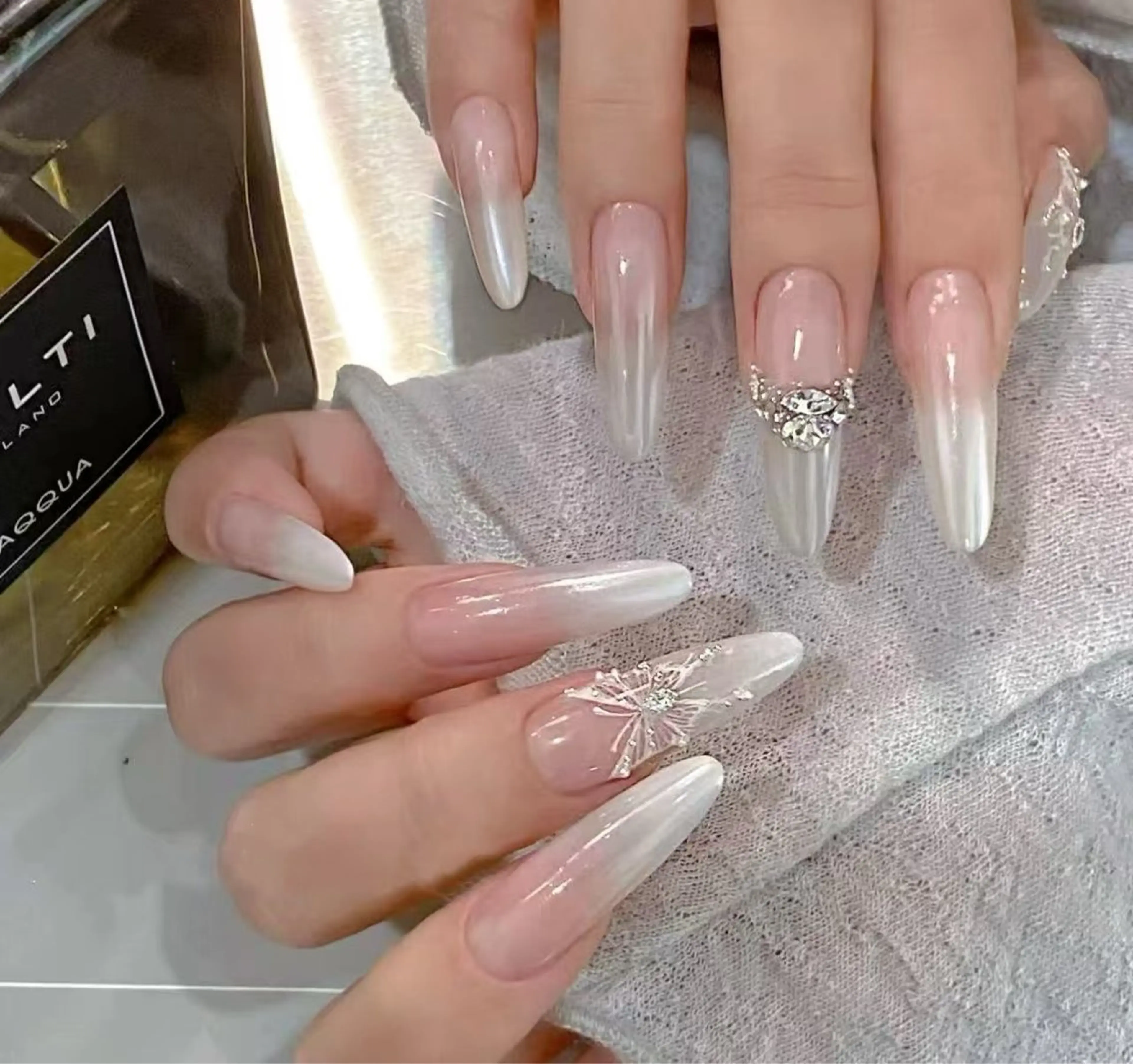 ネイル オーロラネイル フラワーネイル フットネイル フレンチネイル ジェルネイル ハンドネイル 相沢 さやかのネイルデザイン