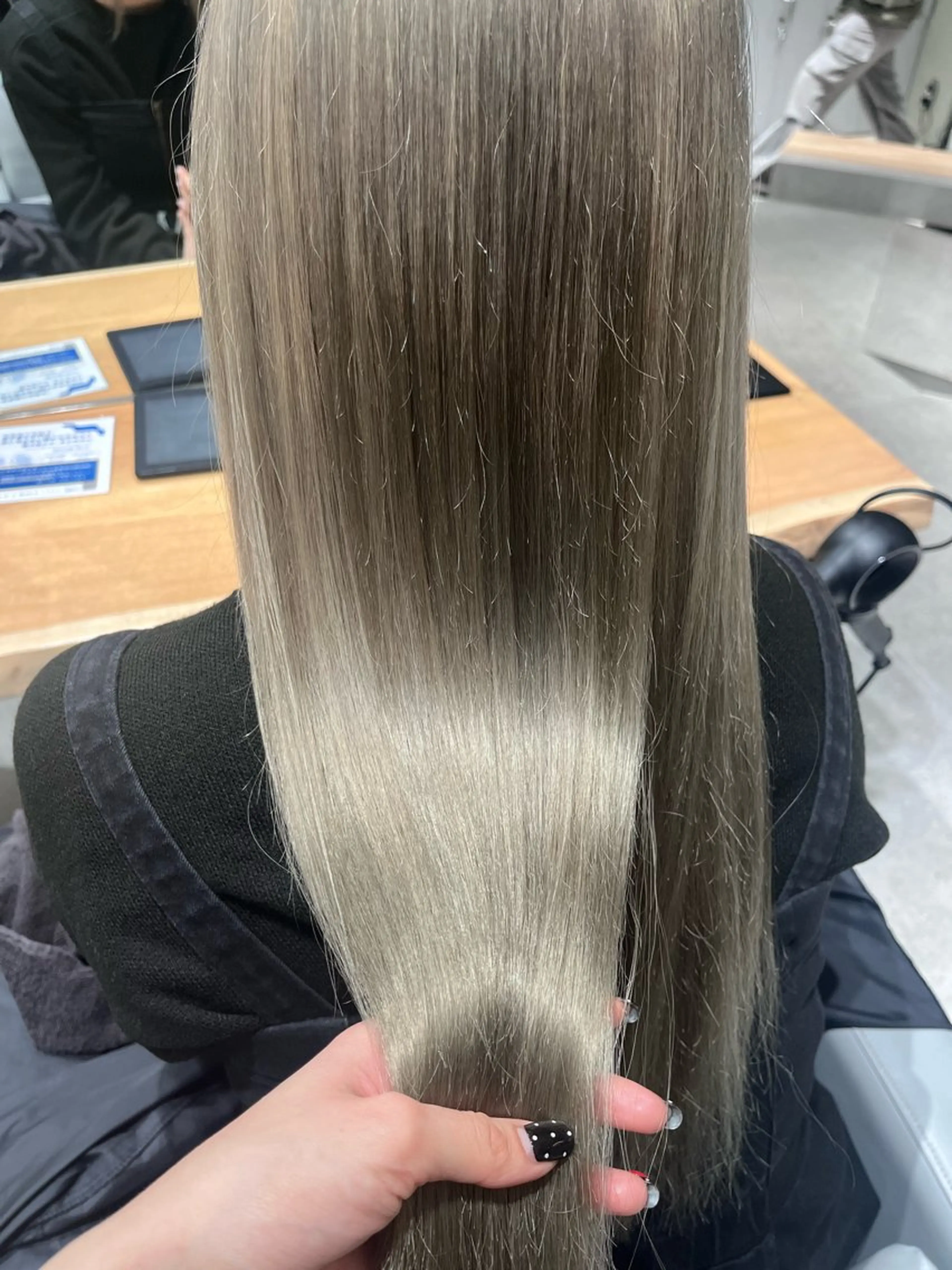 カラー MINX 髙田凜々子 艶髪/ハイトーンのヘアスタイル