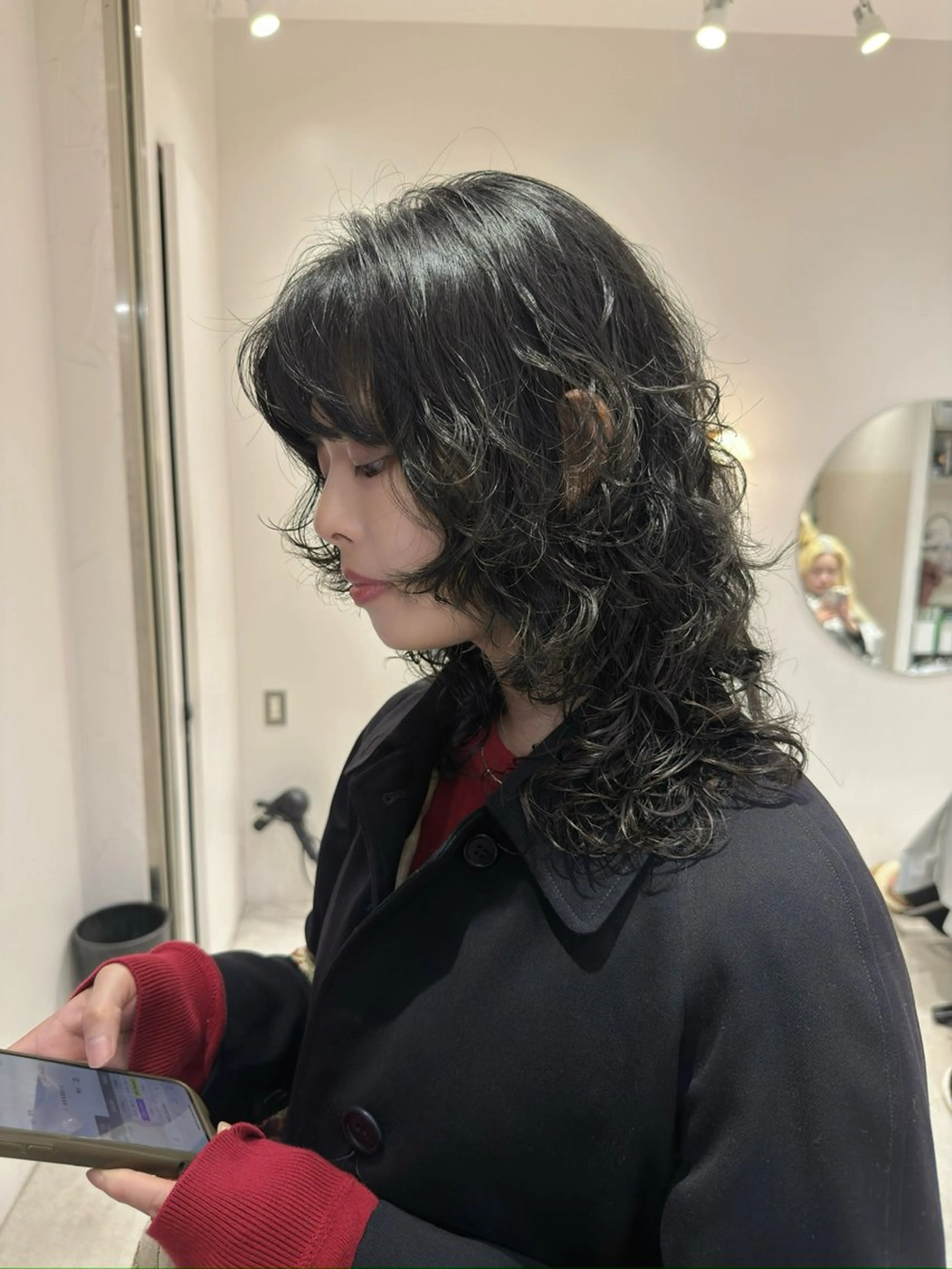 セミロング カラー パーマ セミロングパーマ 黒髪 レイヤーカット ウルフカット デジタルパーマ カット パーマ トリートメント パーマ/ボブ /レイヤー チヒロのヘアスタイル