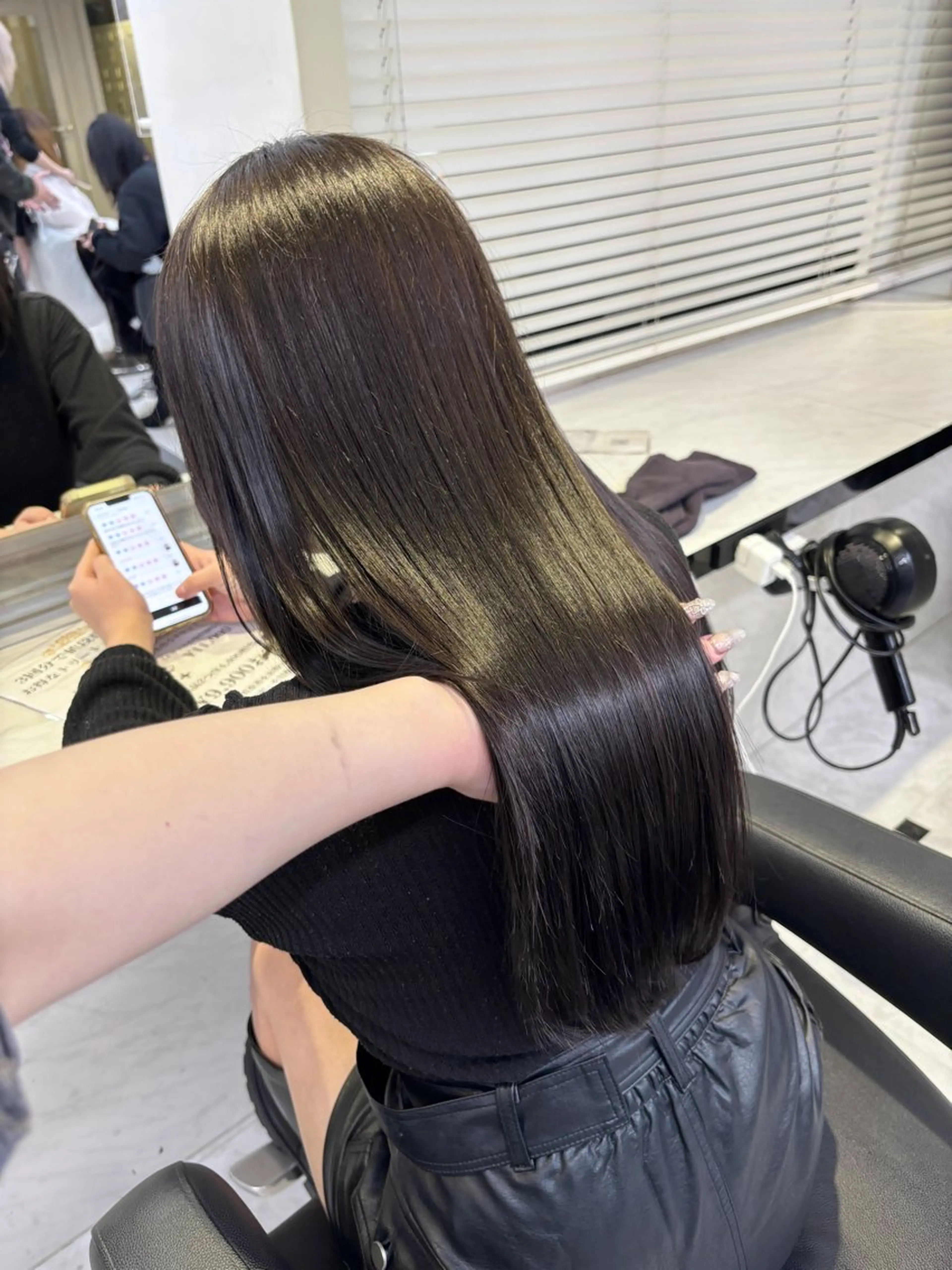 ロング カラー ブリーチ ダブルカラー ブリーチなしカラー ヘアカラー 💙ハイトーン韓国風 色白ヘア💙manaのヘアスタイル