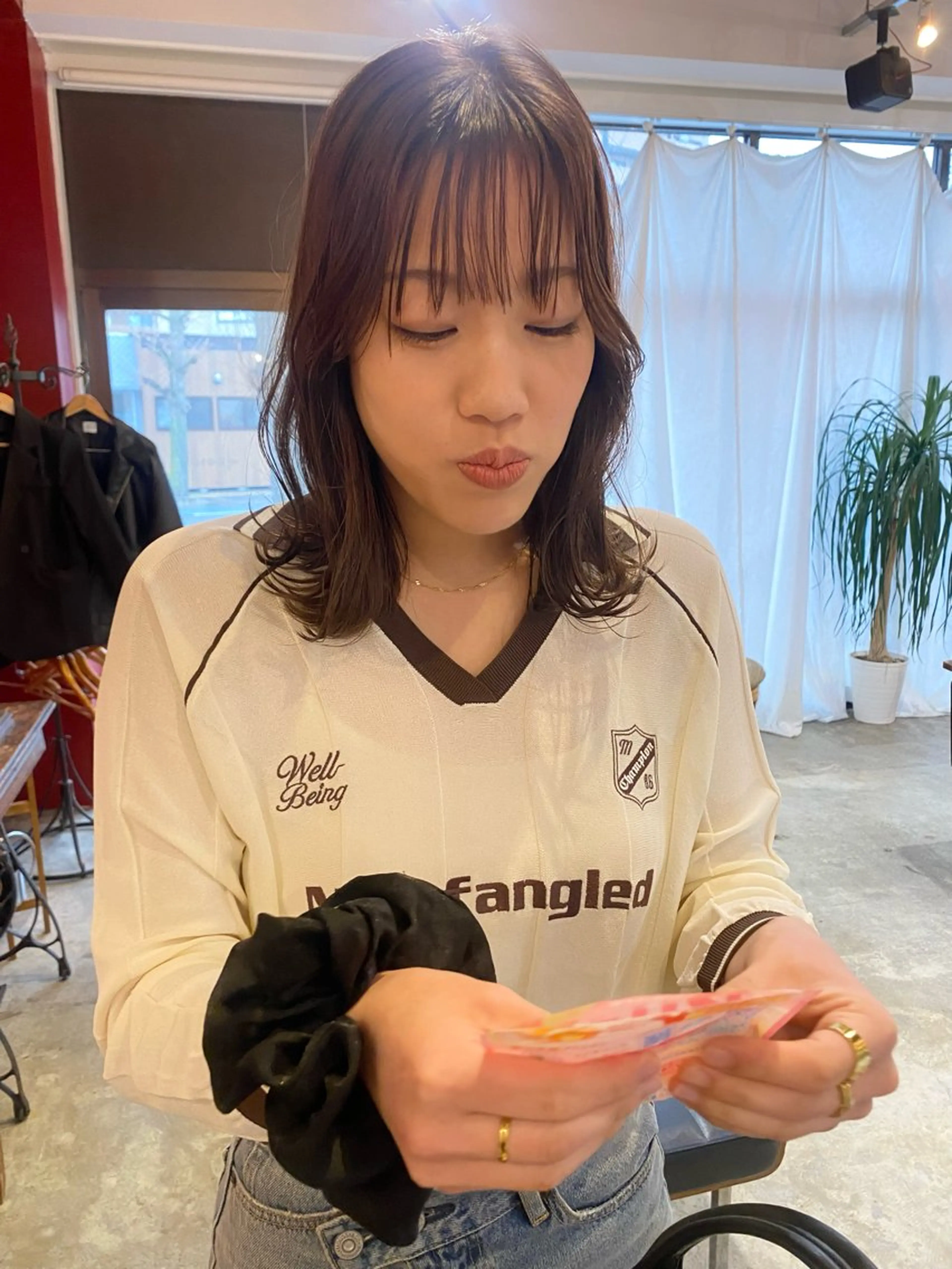 ミディアム カラー 小日向 沙織のヘアスタイル