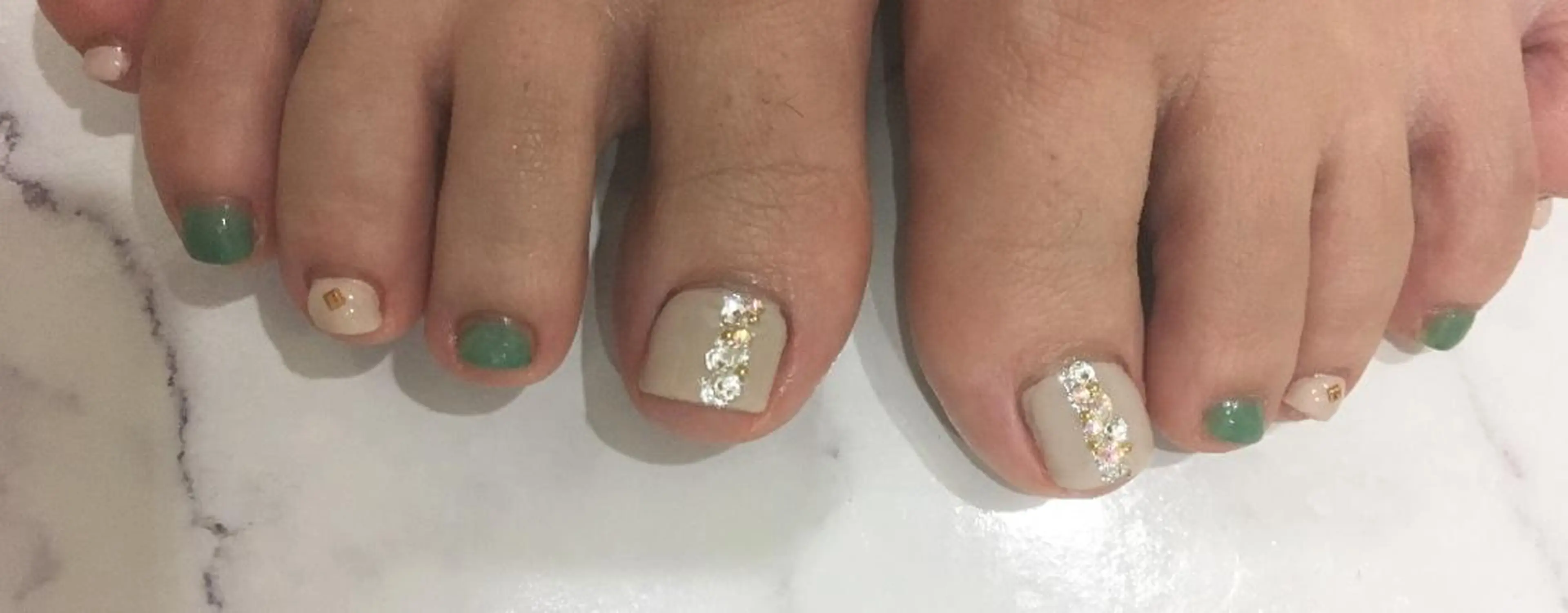 ネイル フラワーネイル フットネイル フットネイル ネイル&フラワーサロン〜Ri✦hiro〜鳥栖店所属・HIRATA RIEのネイルデザイン