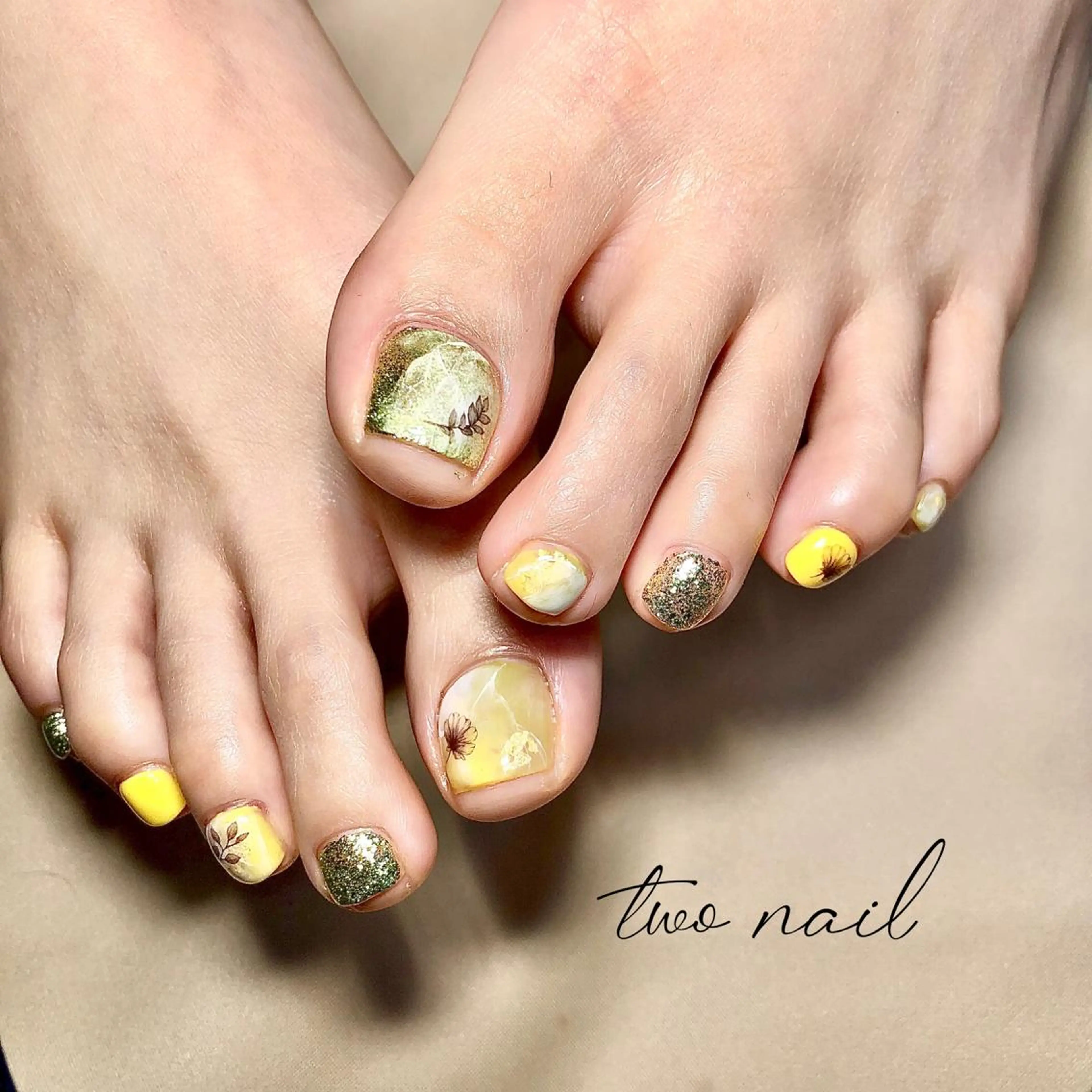 ネイル アートネイル フットネイル ハート ニュアンスネイル ホワイト フットネイル two nailのネイルデザイン