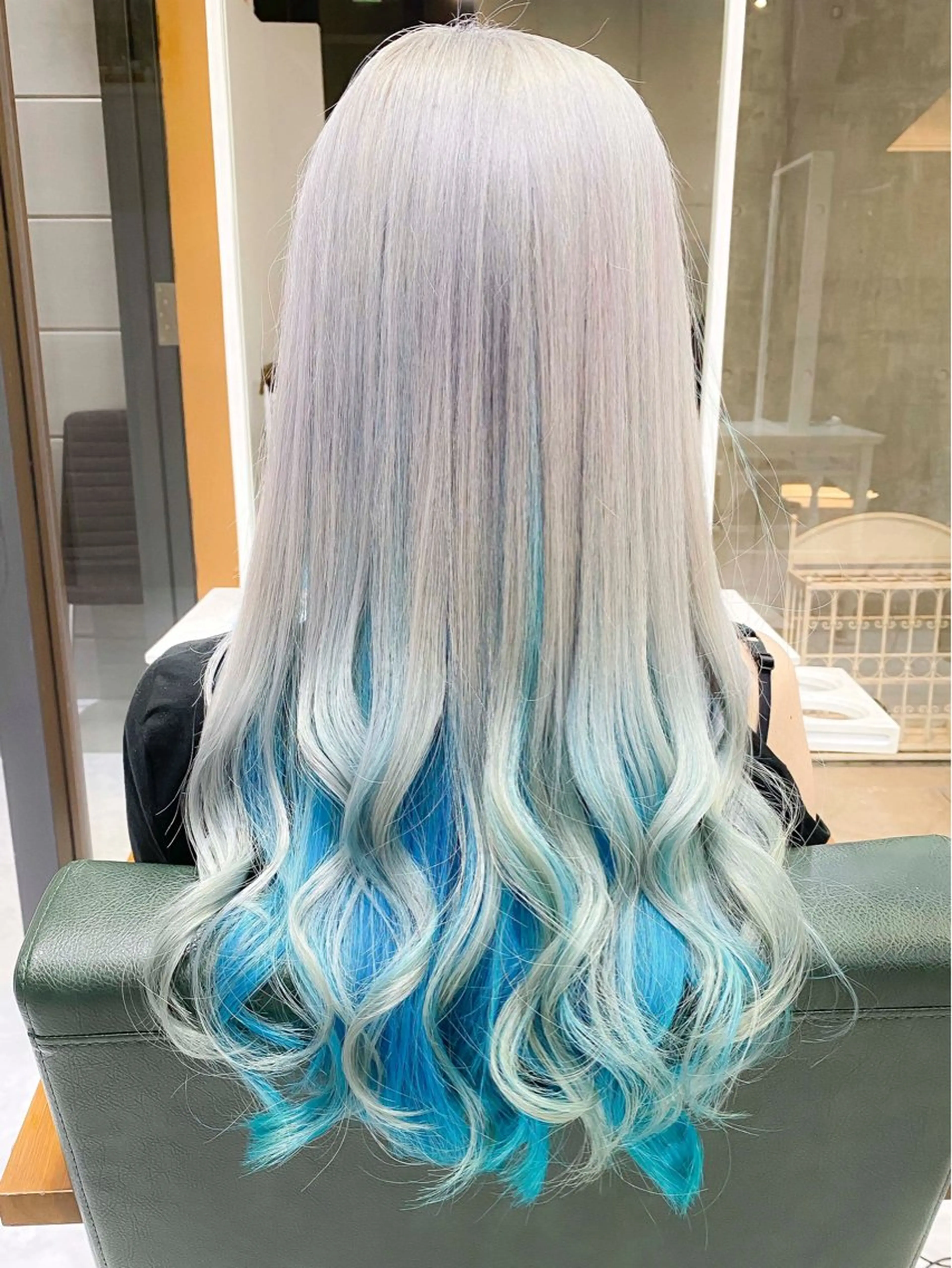 ロング カラー ヘアアレンジ ブリーチ ケアブリーチ 透明感カラー デザインカラー ハイトーンカラー 𝐑𝐈𝐍𝐊𝐀 🐣🩷のヘアスタイル