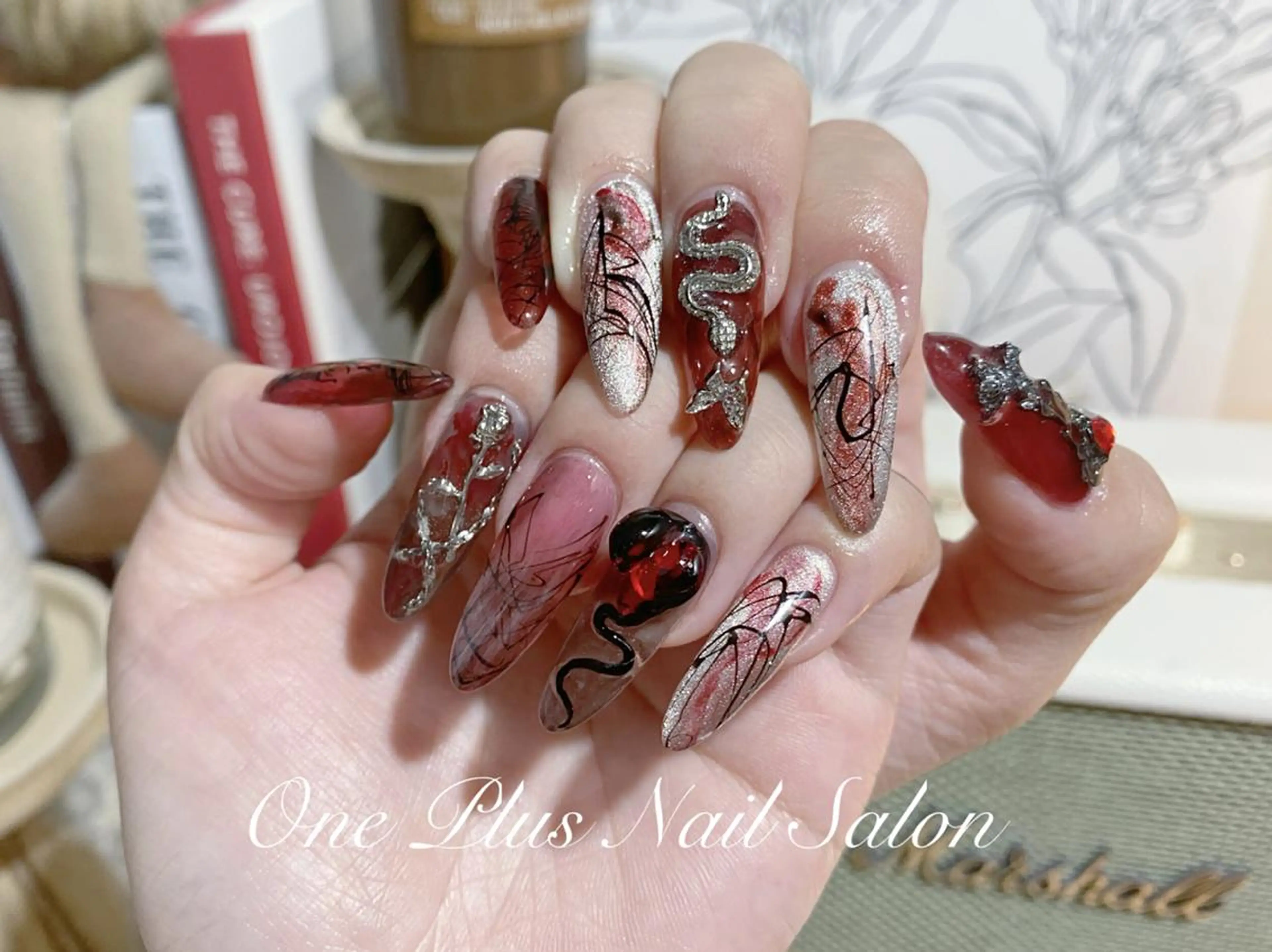 ネイル アートネイル ハロウィン 持ち込み One Plus キキのネイルデザイン