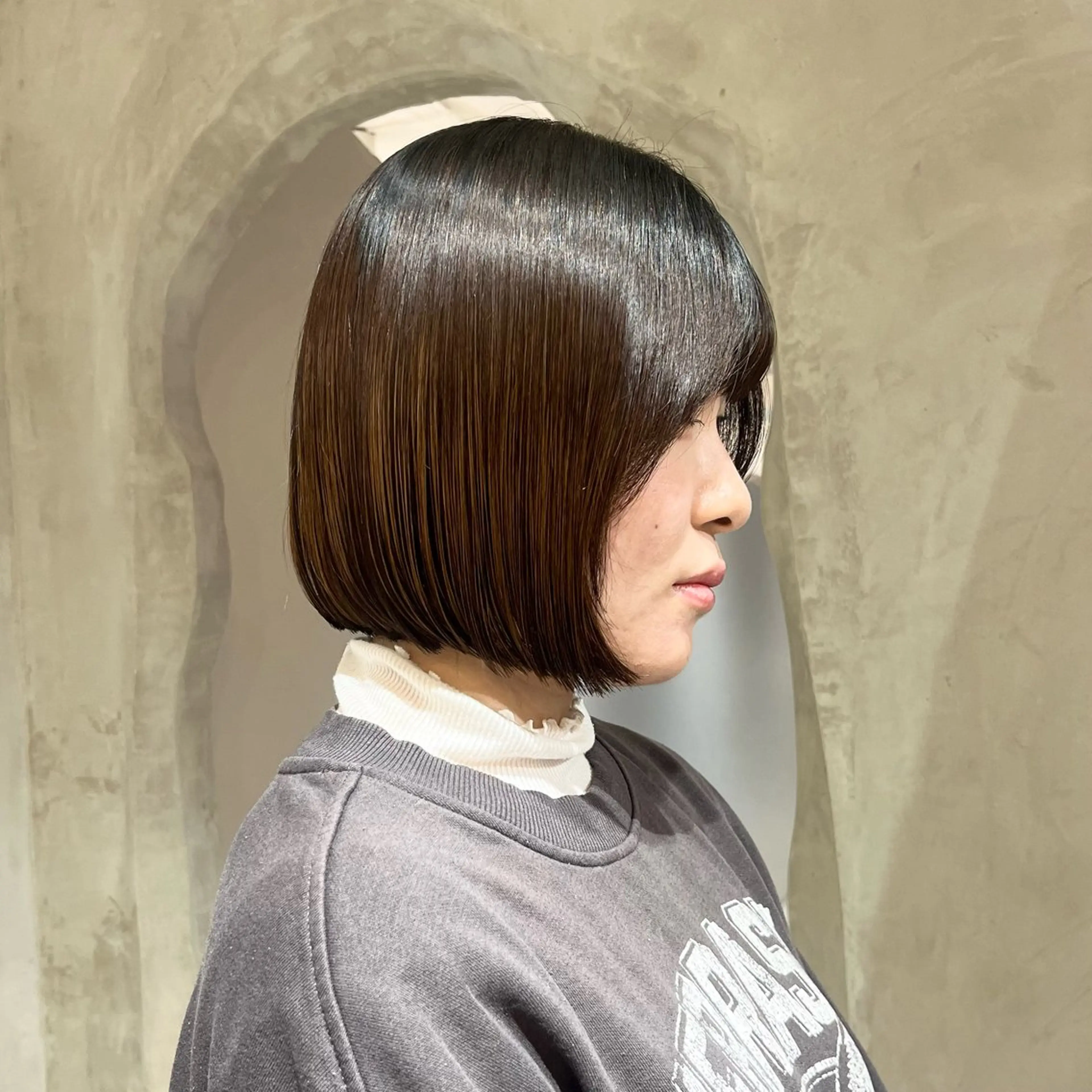 ミディアム カラー ボブ カット ヘアカラー トリートメント effect横浜所属・切りっぱなしボブ/ 艶カラー/綾莉のヘアスタイル