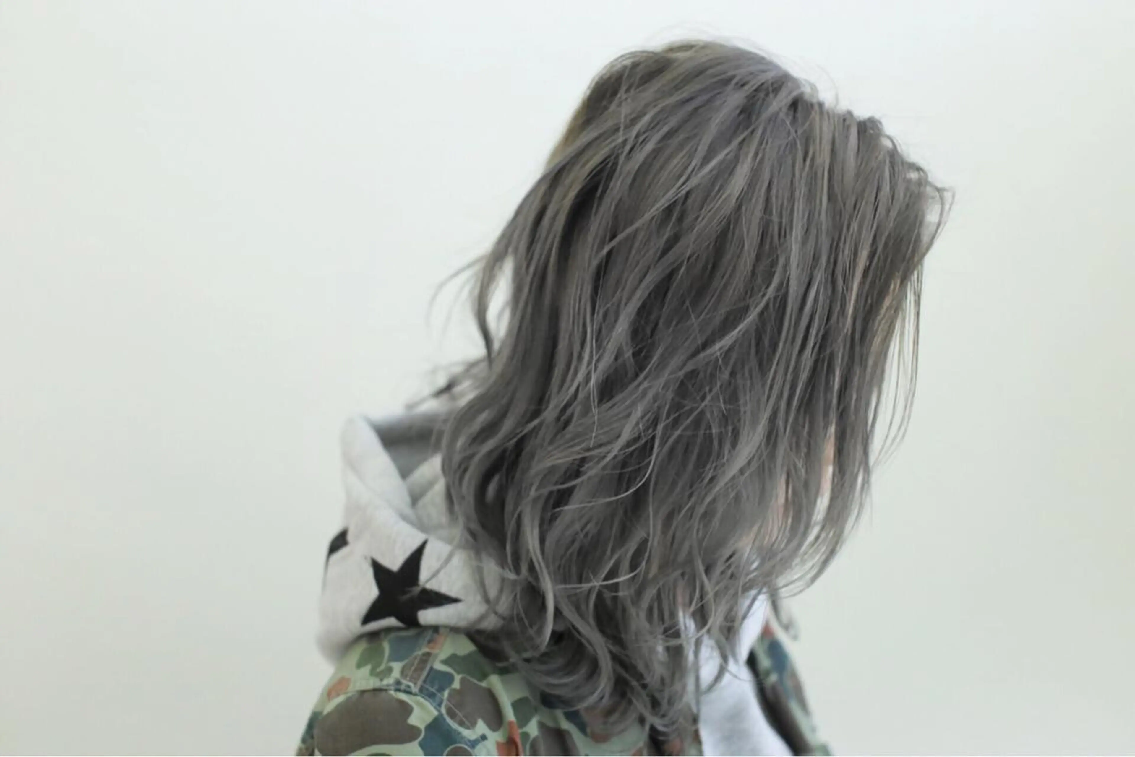 ミディアム カラー 加藤 利基のヘアスタイル