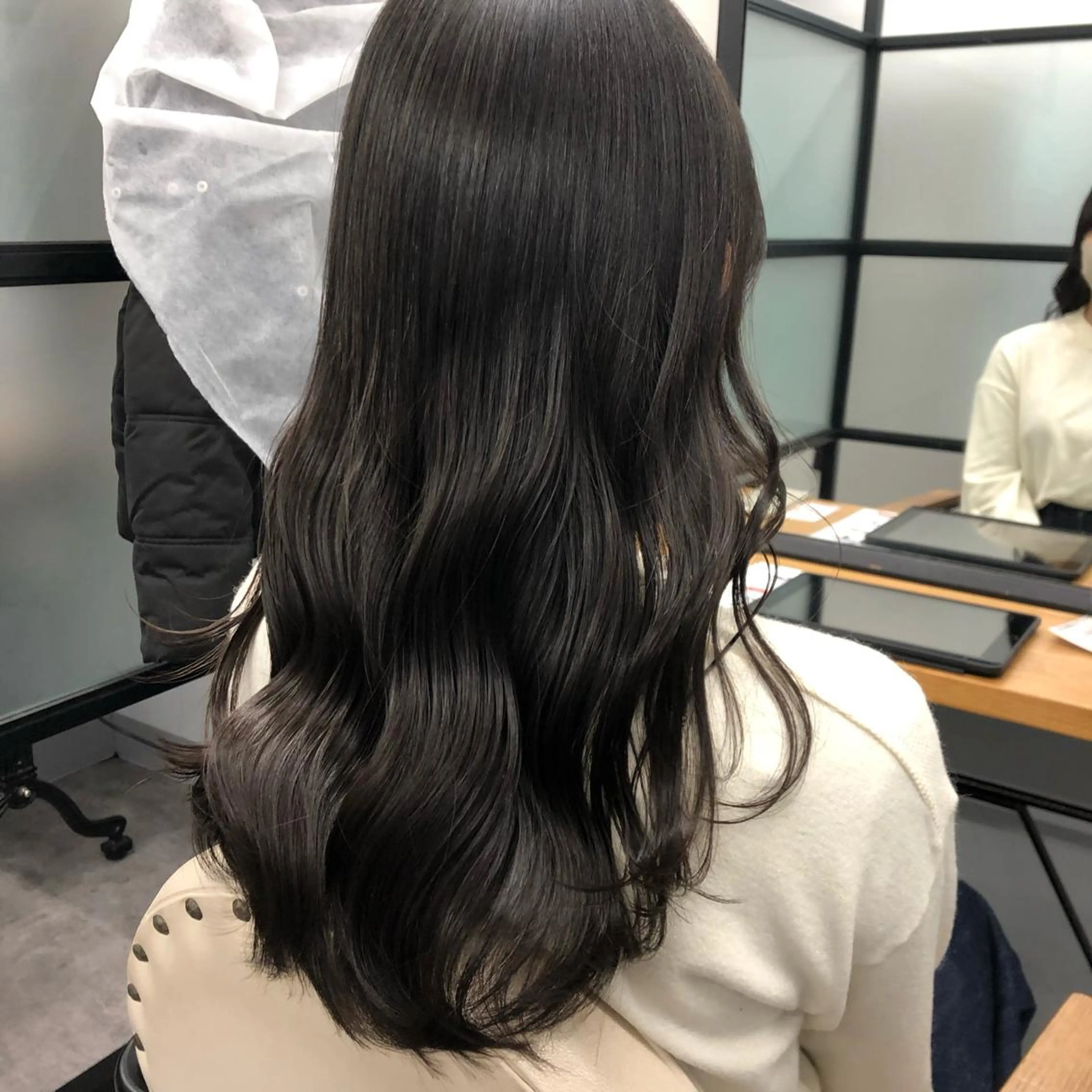 ロング カラー ヘアアレンジ アディクシーカラー アッシュ ベージュカラー 黒髪 ブリーチ カット ヘアカラー ヘアセット JURI🤎 ワンカールレイヤーのヘアスタイル