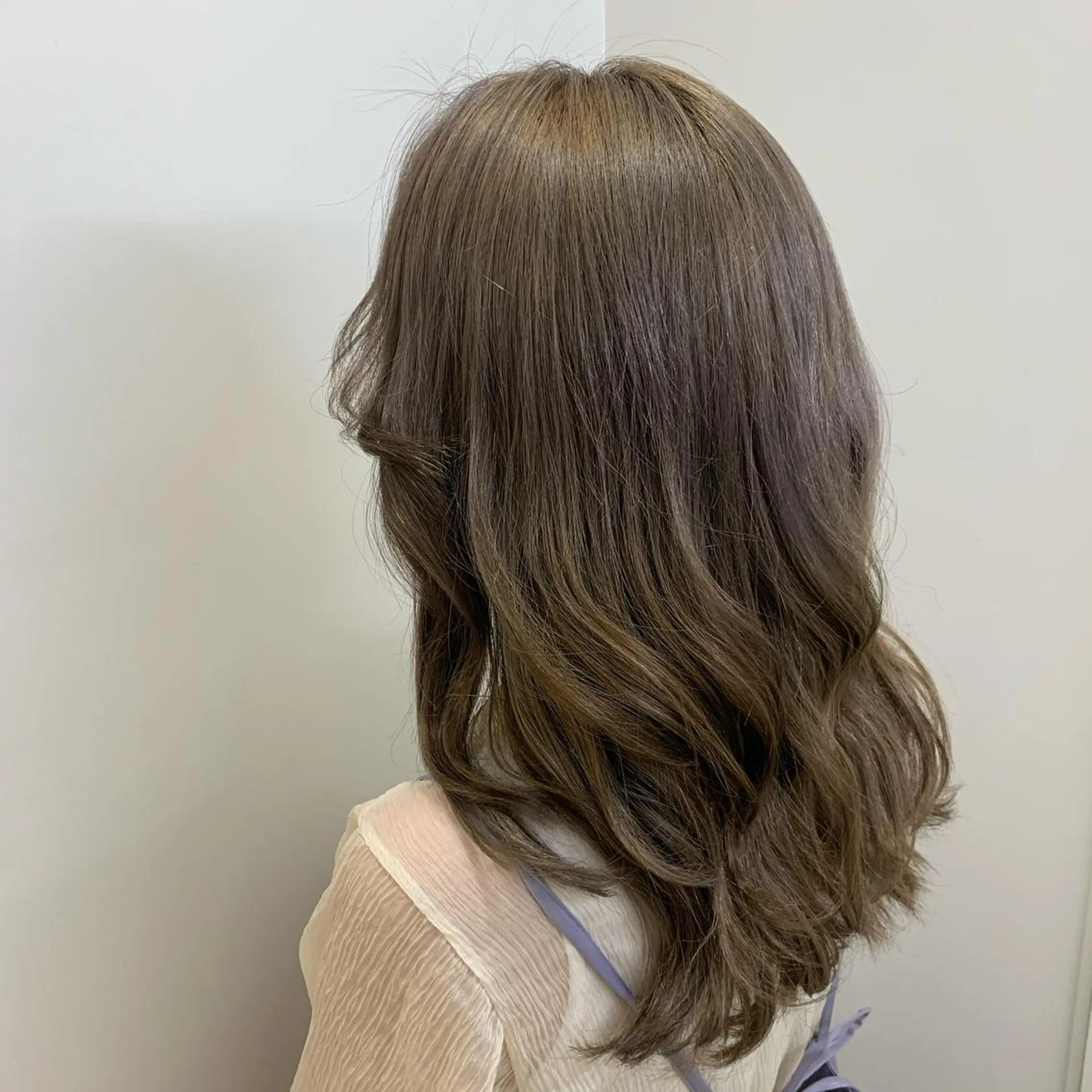 カラー グレージュ 小濵 美月のヘアスタイル