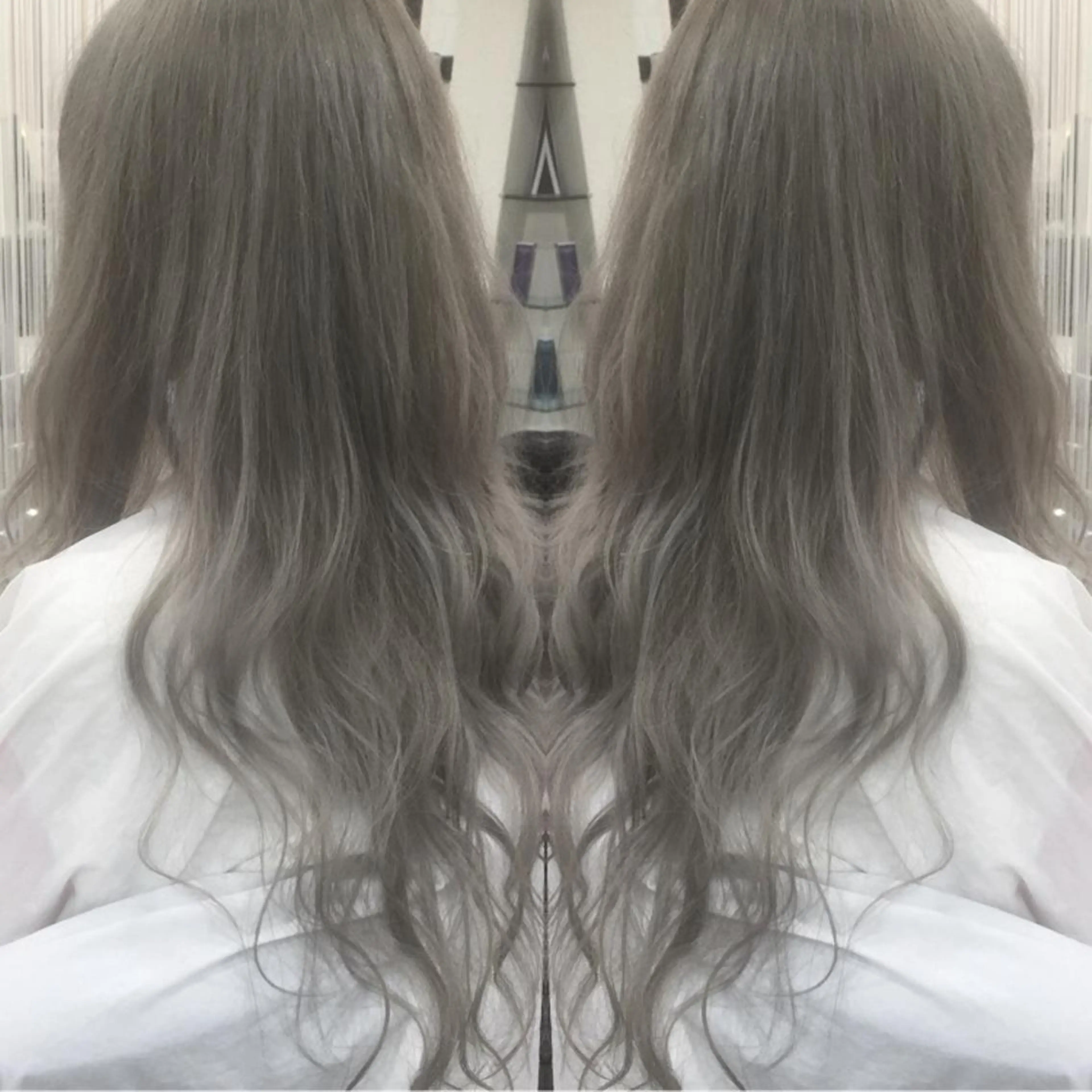 ロング カラー ブリーチ シルバー 髪質改善特化サロン ICONIQ天神店のヘアスタイル