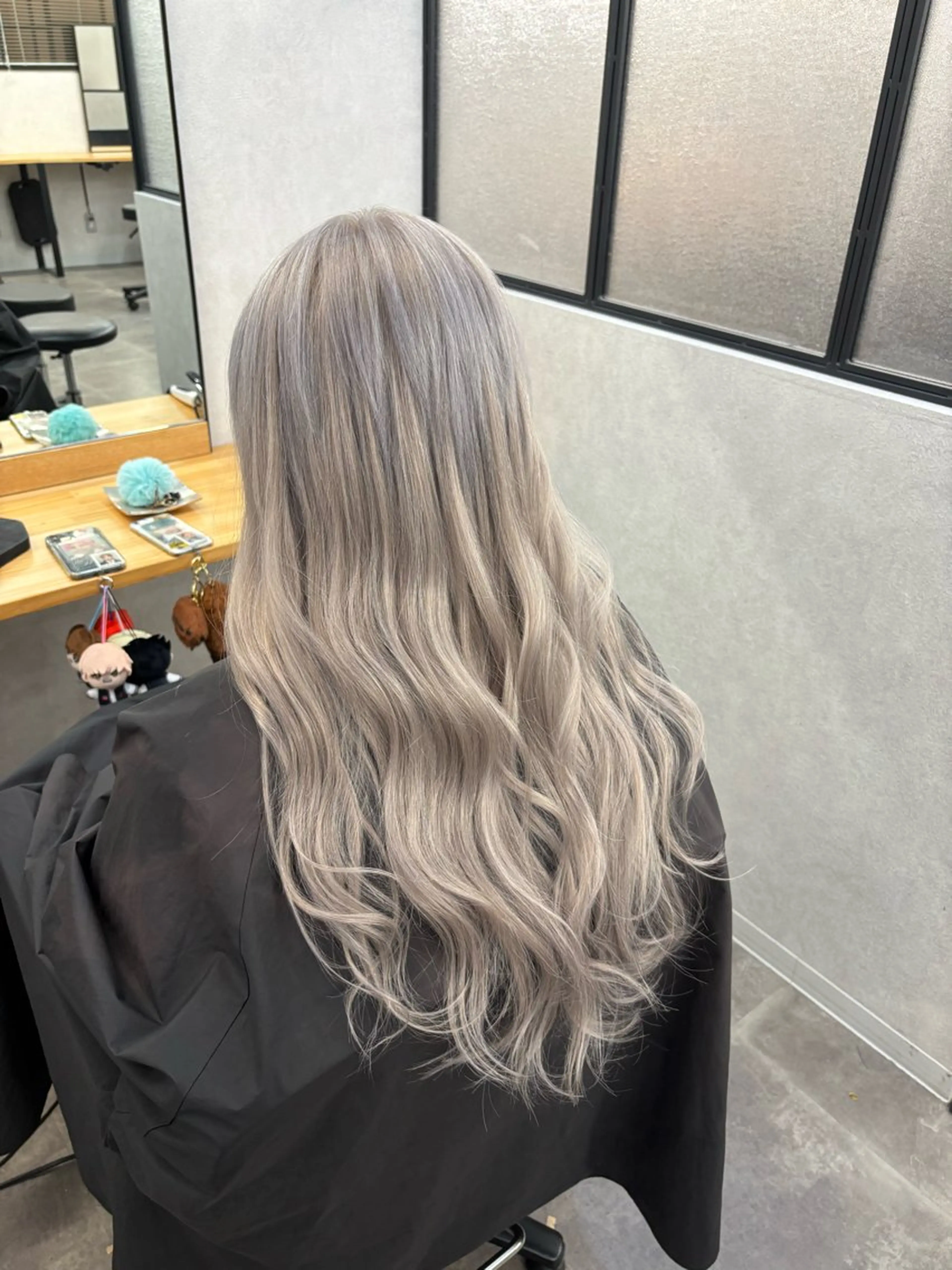 ロング エクステ エクステ 🌟心斎橋レイヤー 艶ハイトーン/ウルフのヘアスタイル