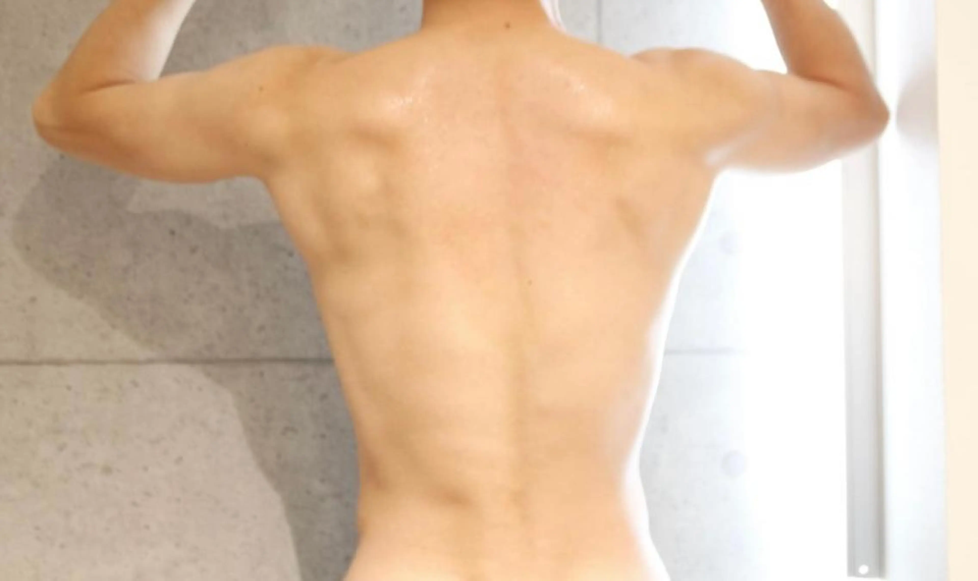 Lパーツ脱毛✨胸+お腹・背中+腰・太もも・膝下の写真