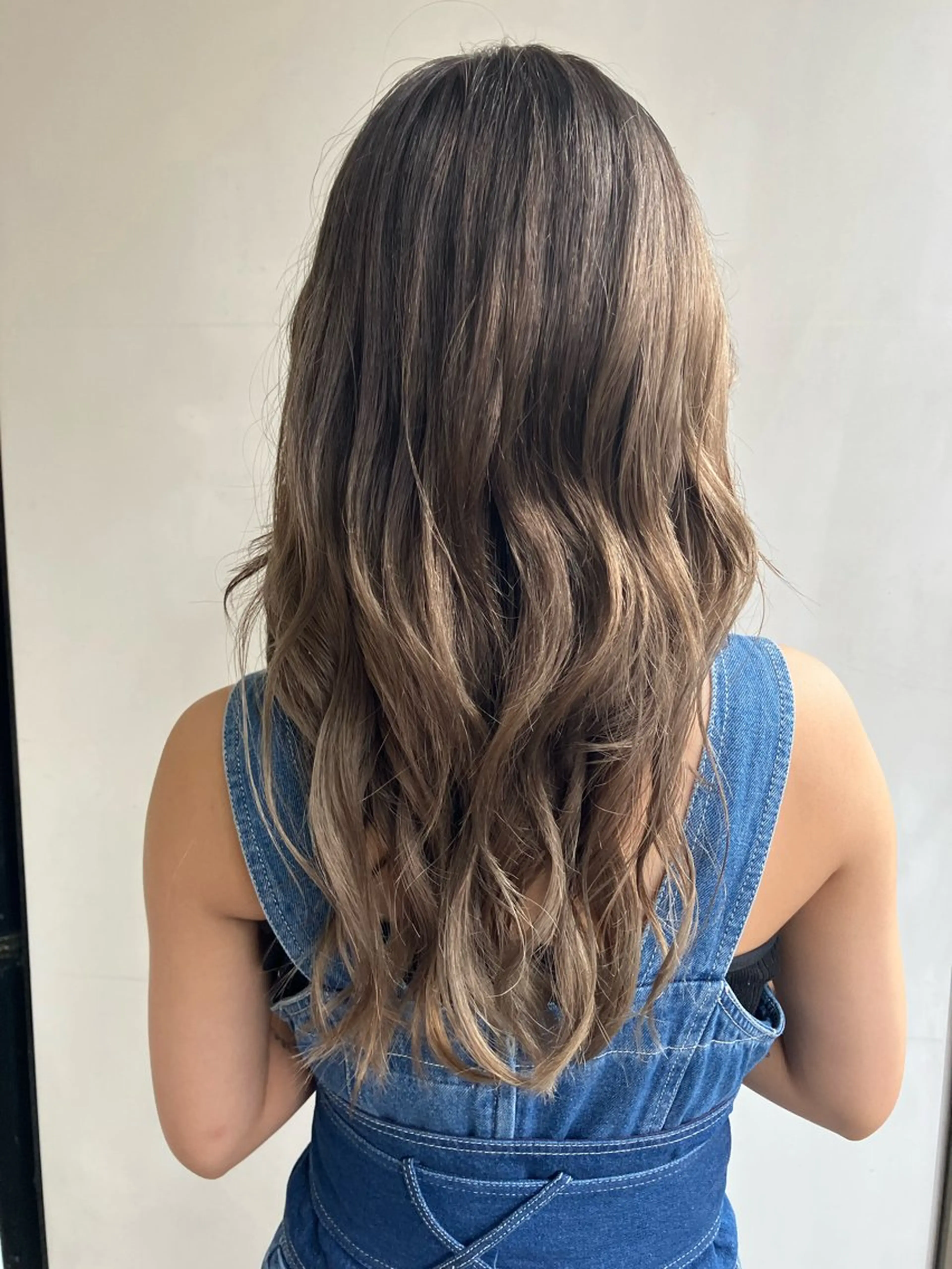 ロング カラー バレイヤージュ グラデーションカラー レイヤーカット THE ESSENCE 蔵前所属・怜音/ REONのヘアスタイル