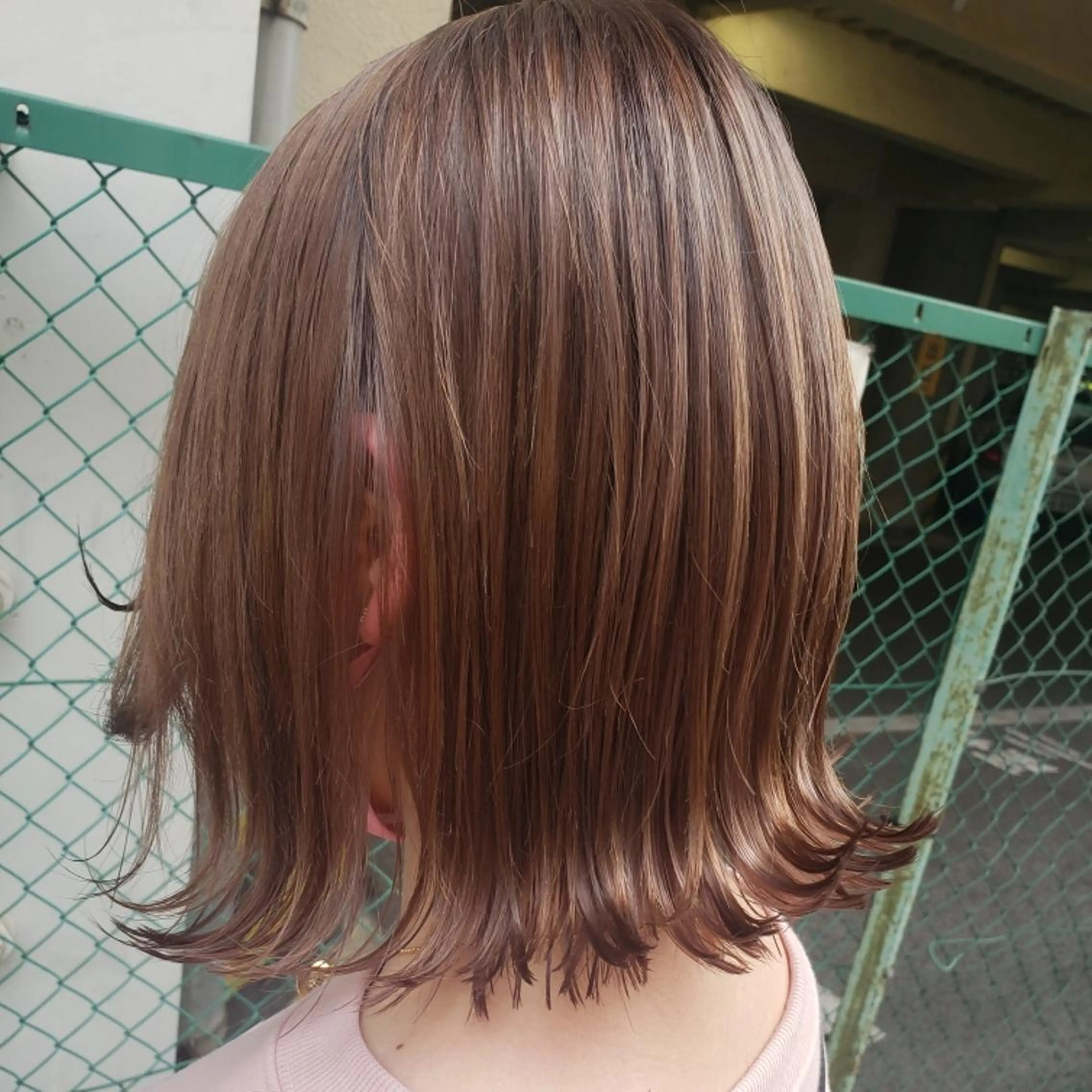 ミディアム 切りっぱなしボブ ボブ カット ヘアカラー トリートメント 🇰🇷透明感×ハイ トーン🌟tomoのヘアスタイル