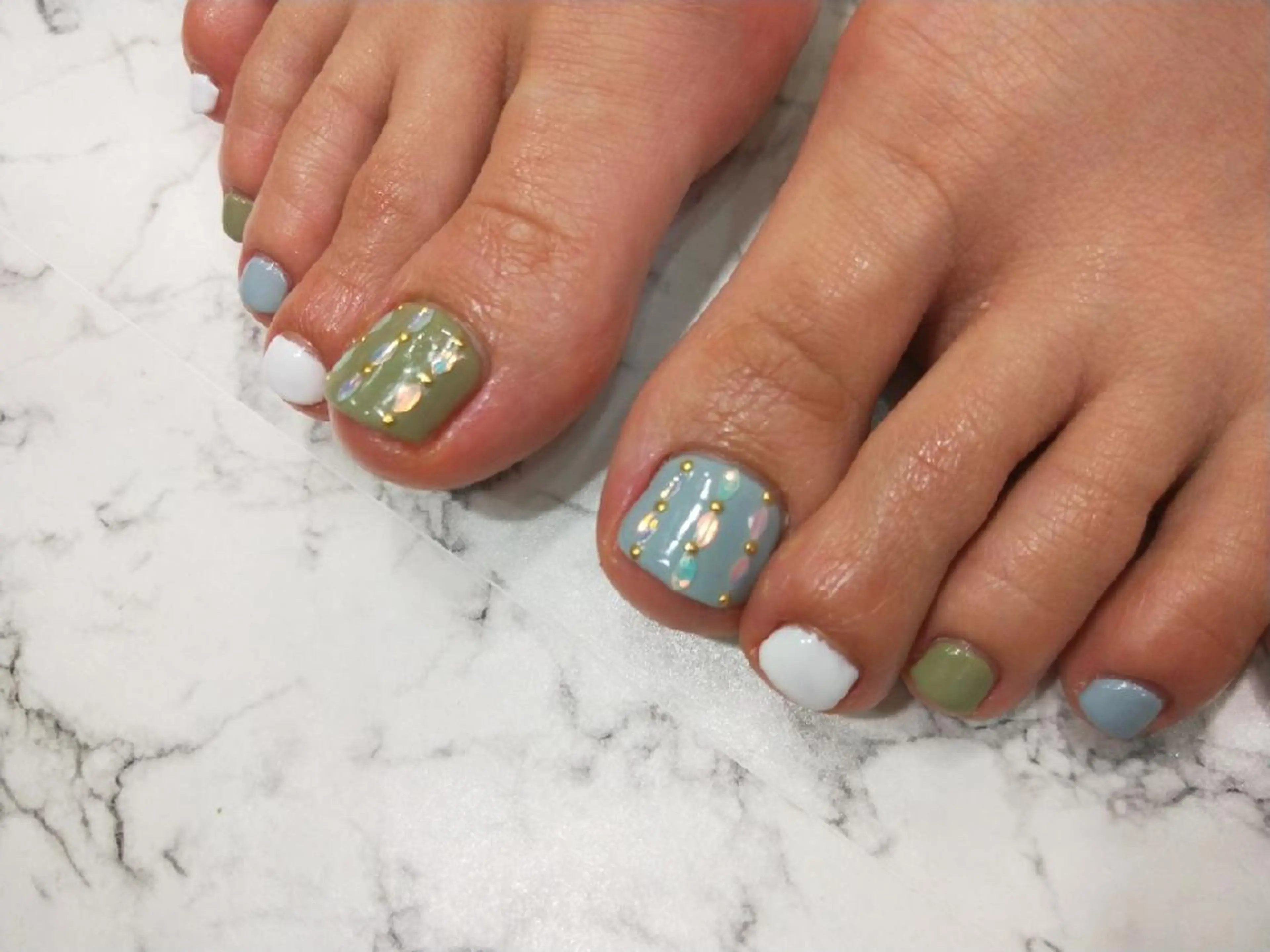 ネイル フットネイル R'well所属・はばすみれ🎀ﾈｲﾙ 光ﾌｪｲｼｬﾙ ﾍｱのネイルデザイン